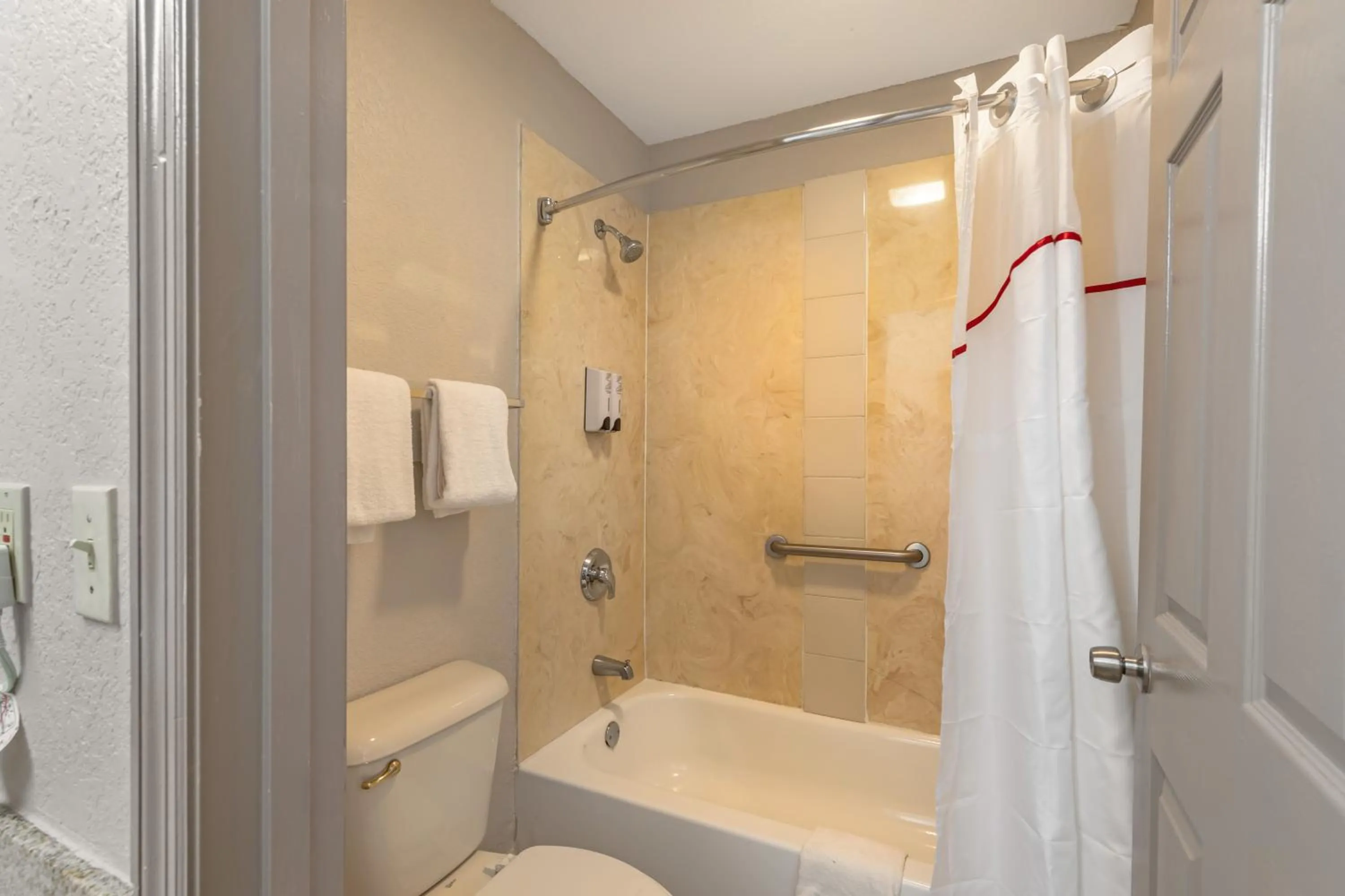 Bathroom in Red Roof Inn Ft Pierce