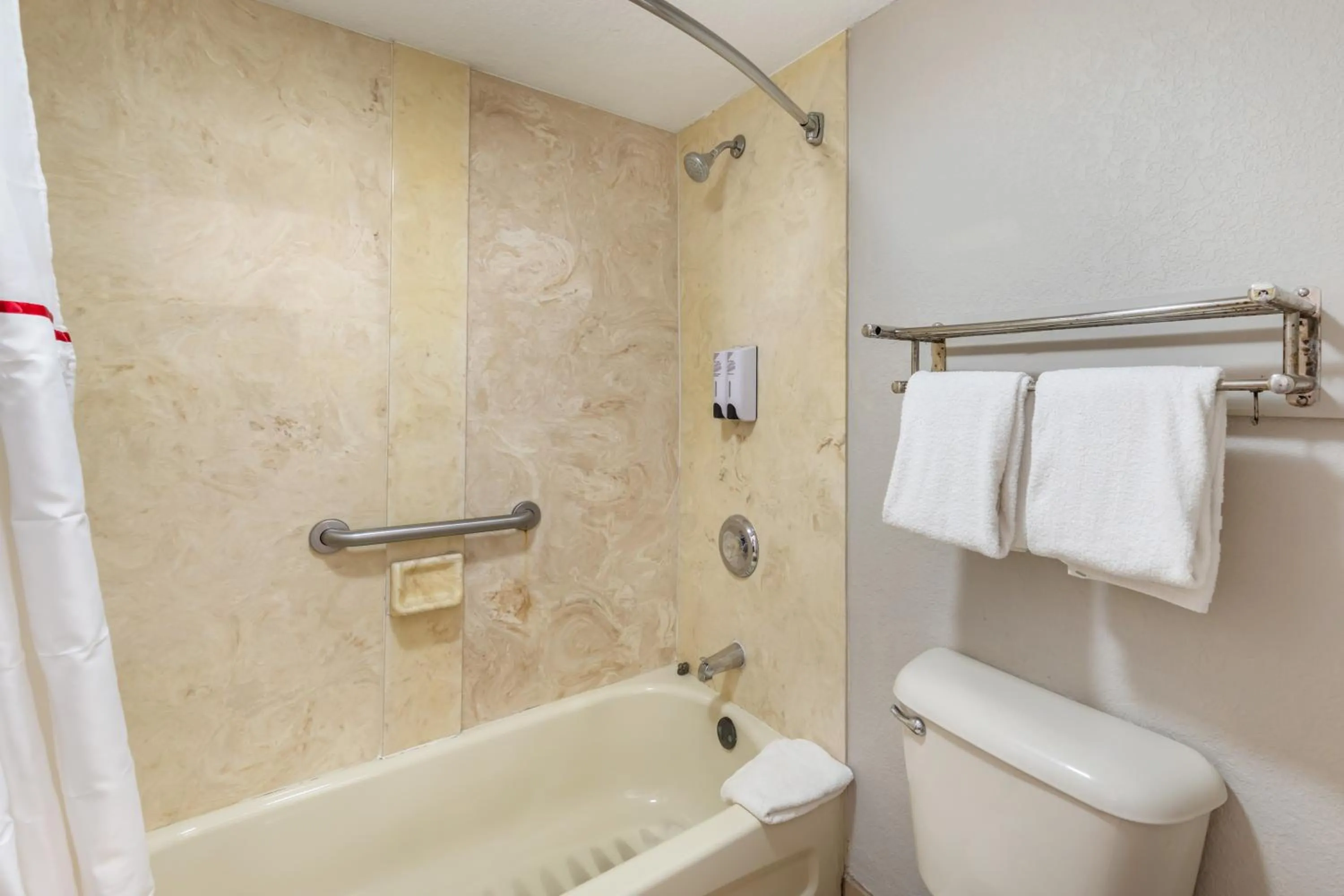 Bathroom in Red Roof Inn Ft Pierce