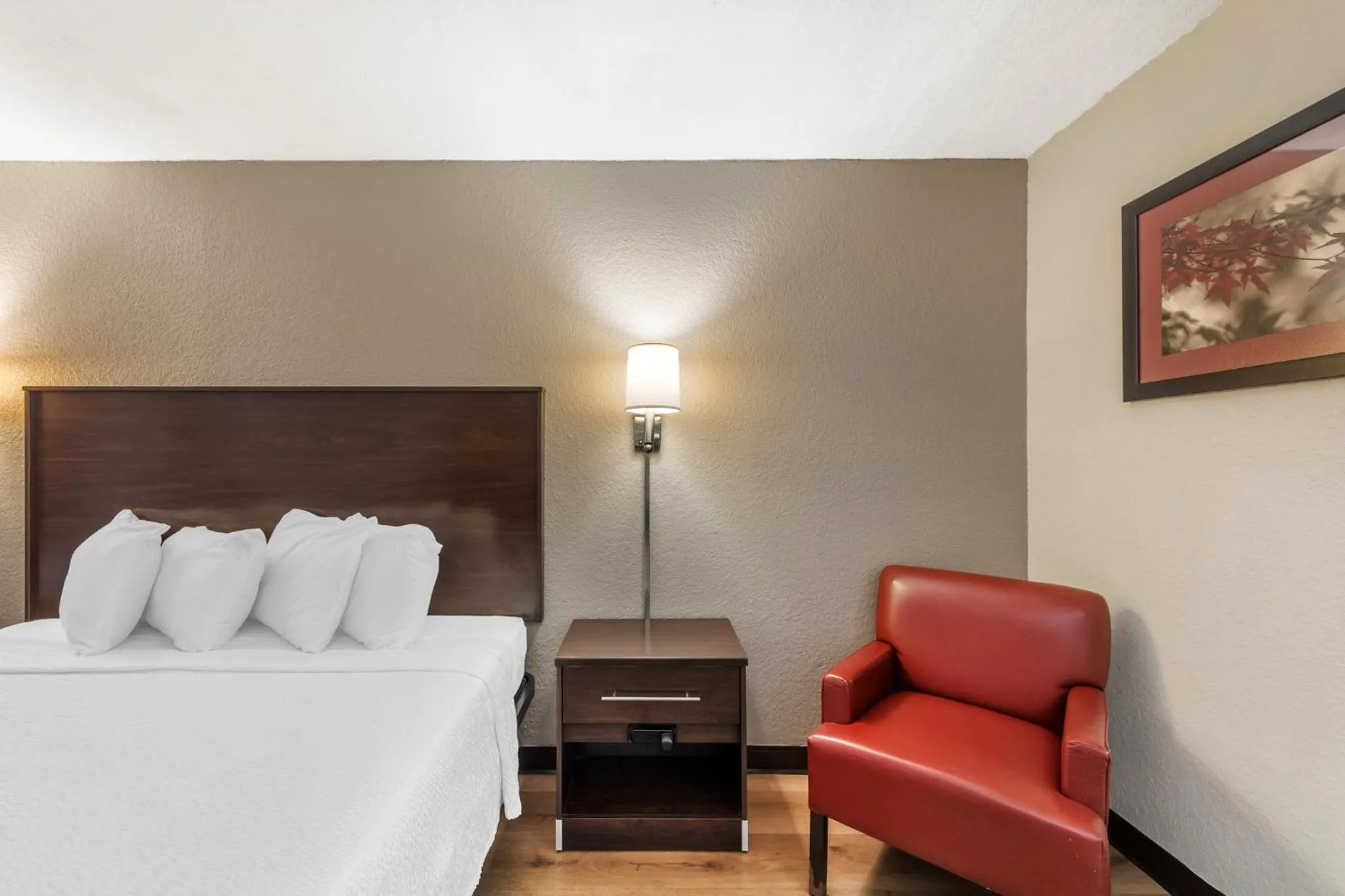 Property building, Bed in Red Roof Inn Ft Pierce