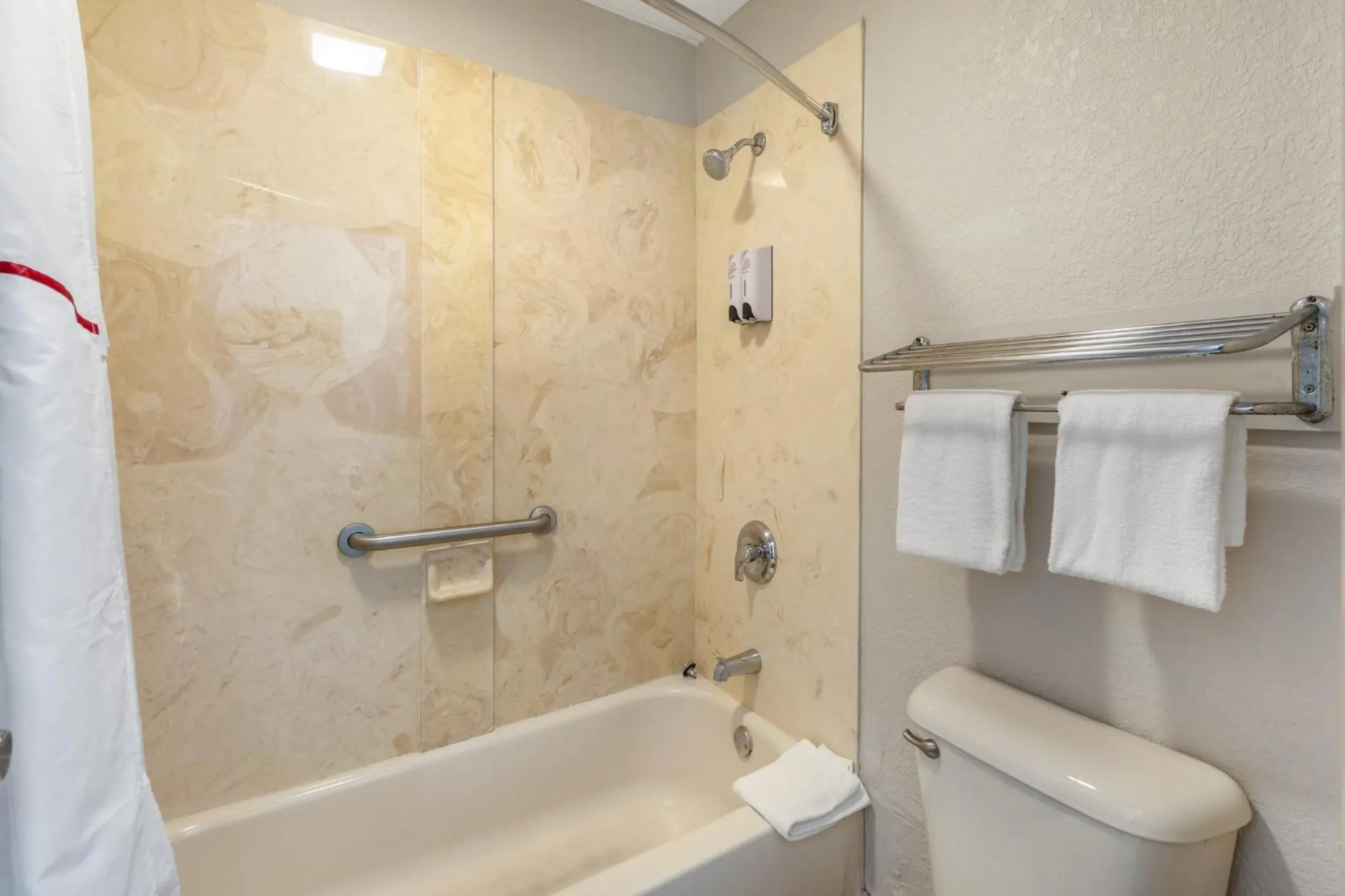 Bathroom in Red Roof Inn Ft Pierce