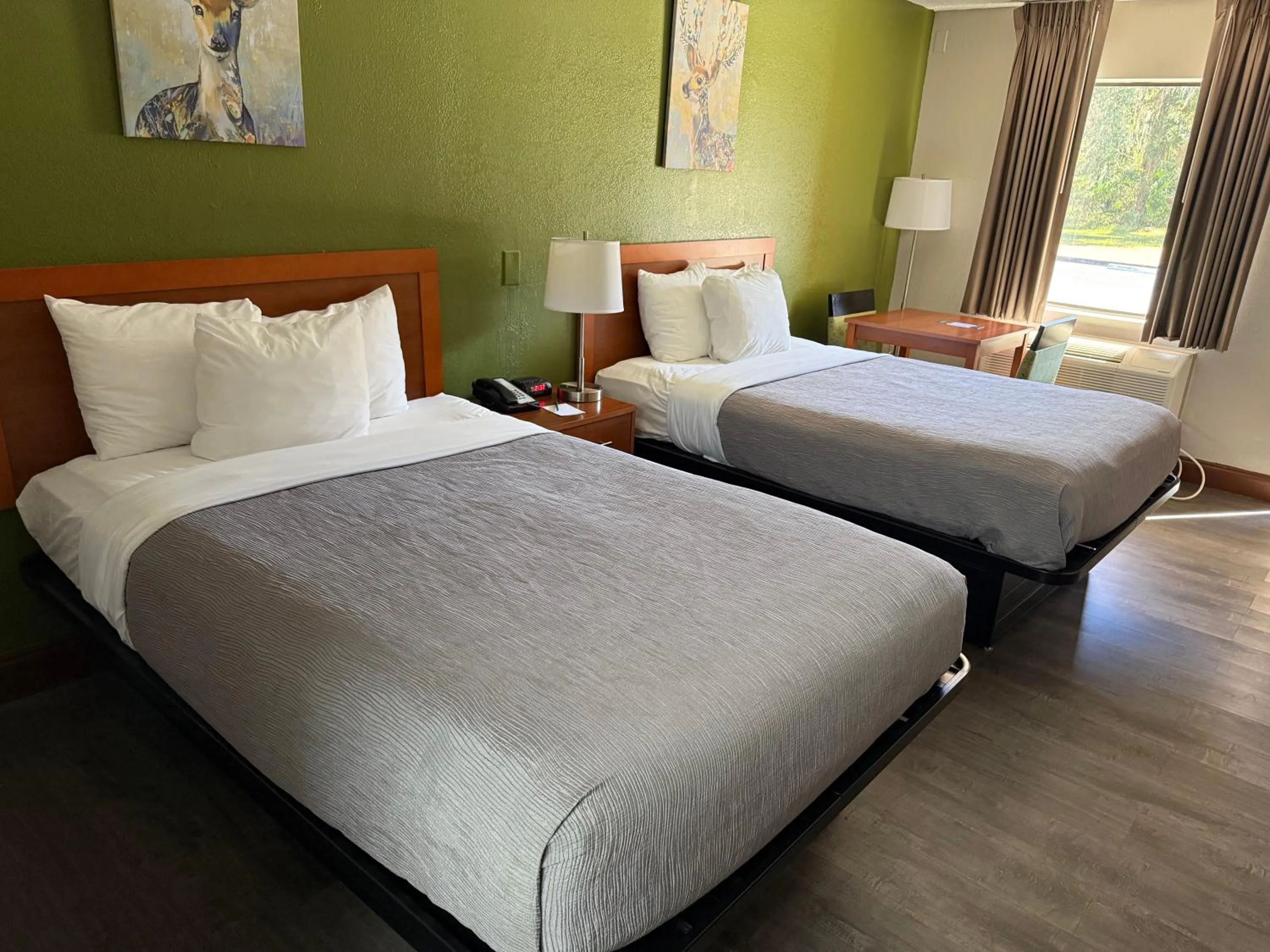 Bed in Quality Inn Crystal River