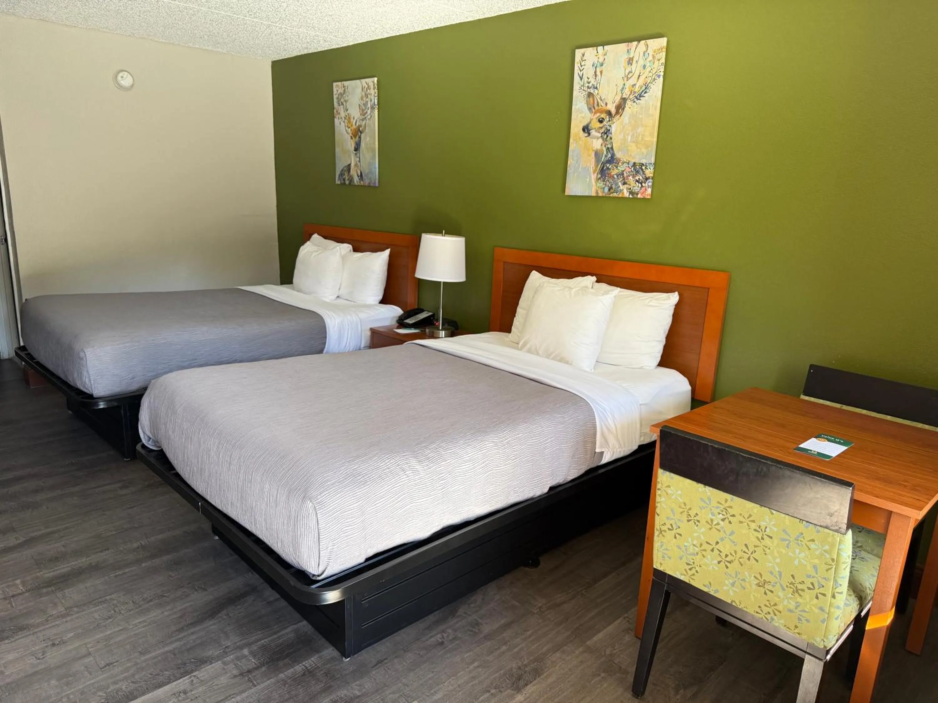 Bed in Quality Inn Crystal River