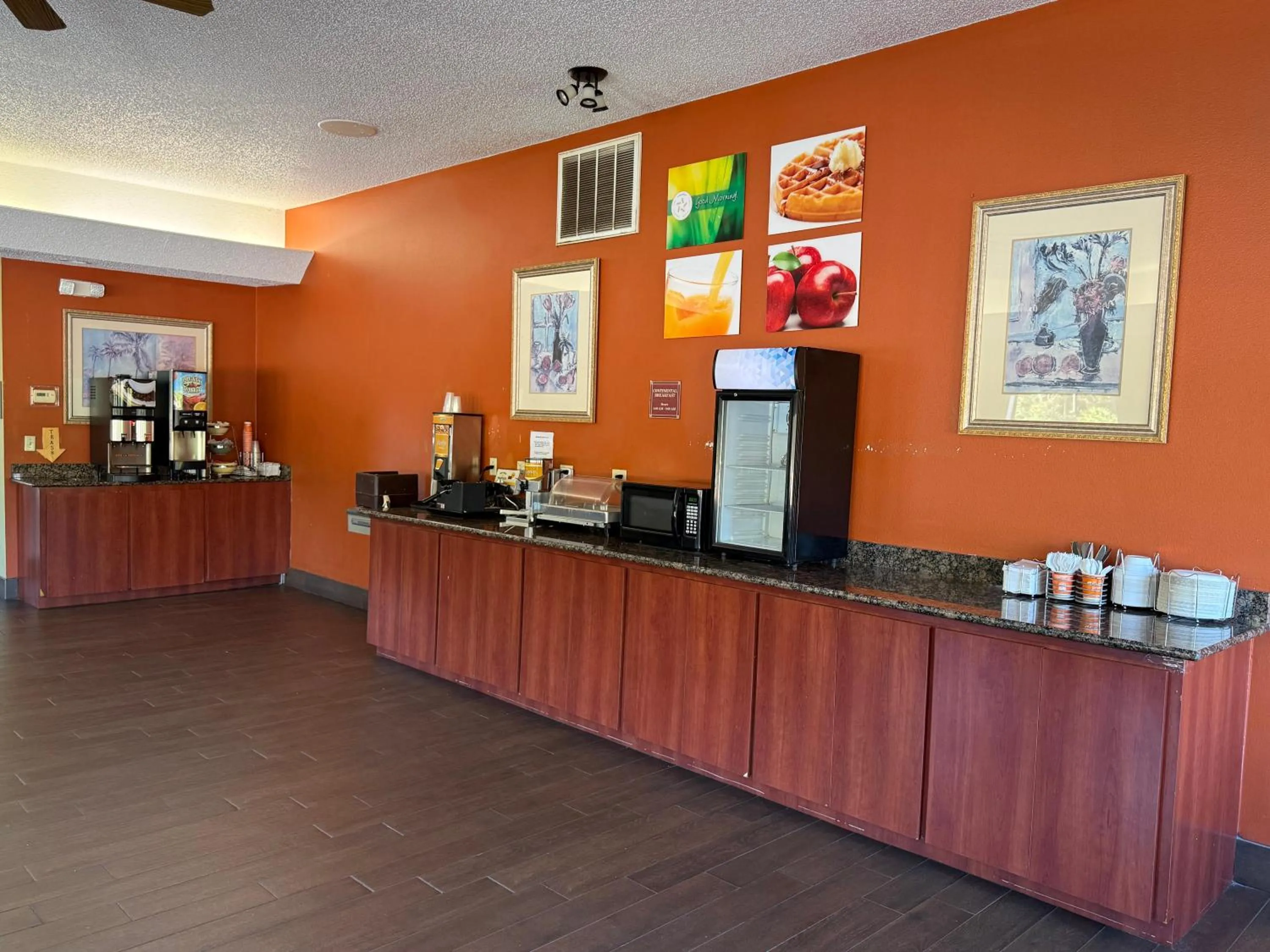 Breakfast in Quality Inn Crystal River