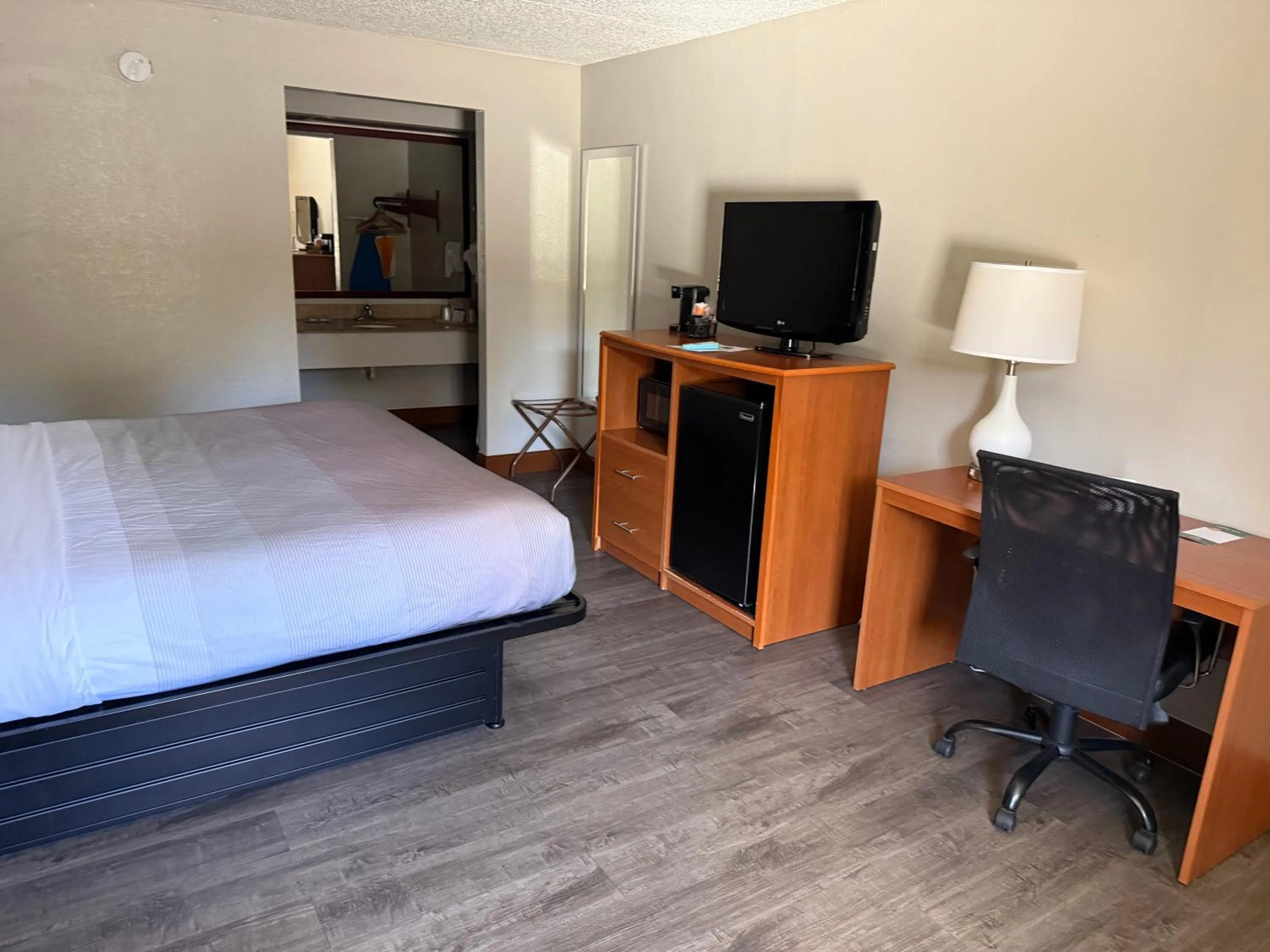 Bed in Quality Inn Crystal River