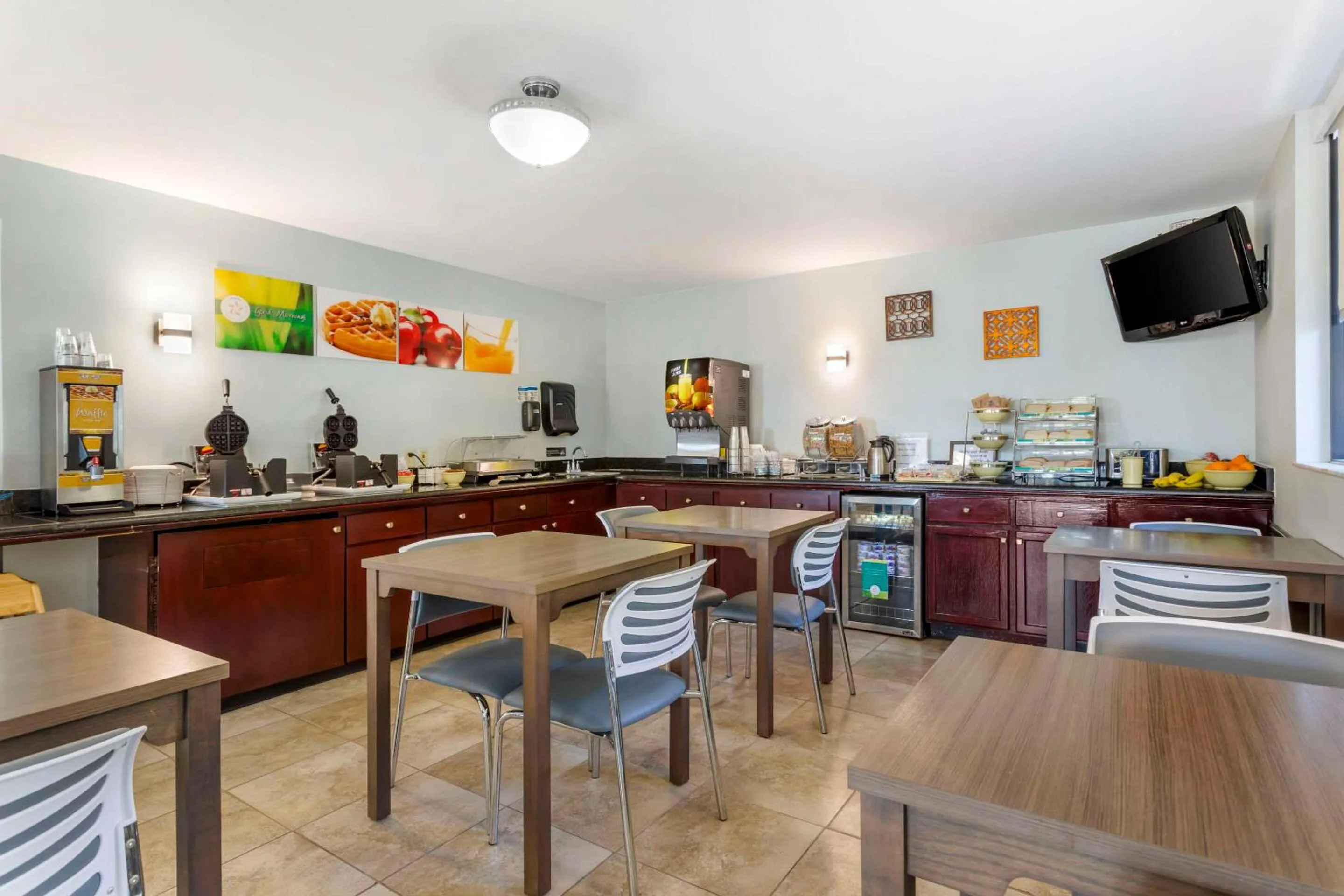 Breakfast in Quality Inn & Suites St Augustine Beach Area