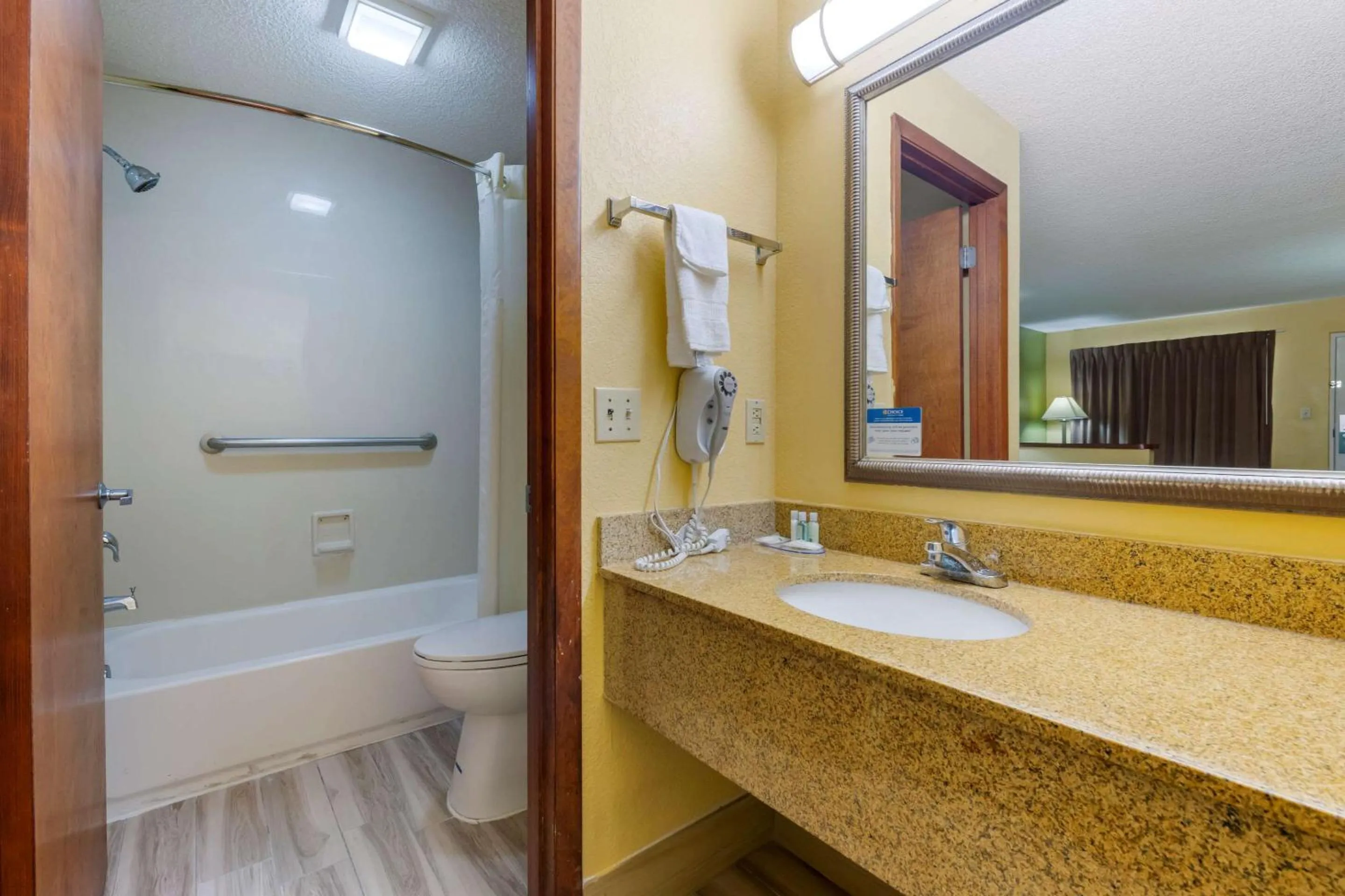 Photo of the whole room in Quality Inn & Suites Mt Dora North