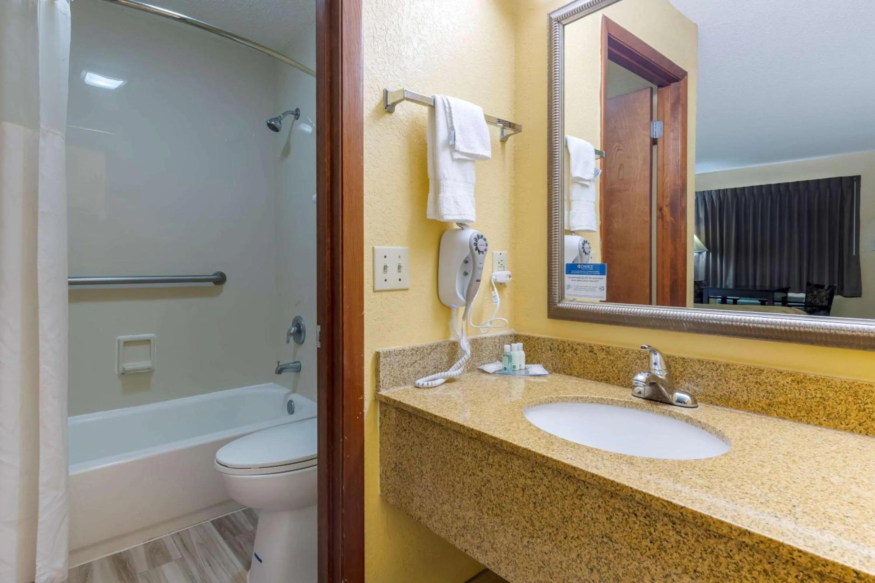 Bathroom in Quality Inn & Suites Mt Dora North