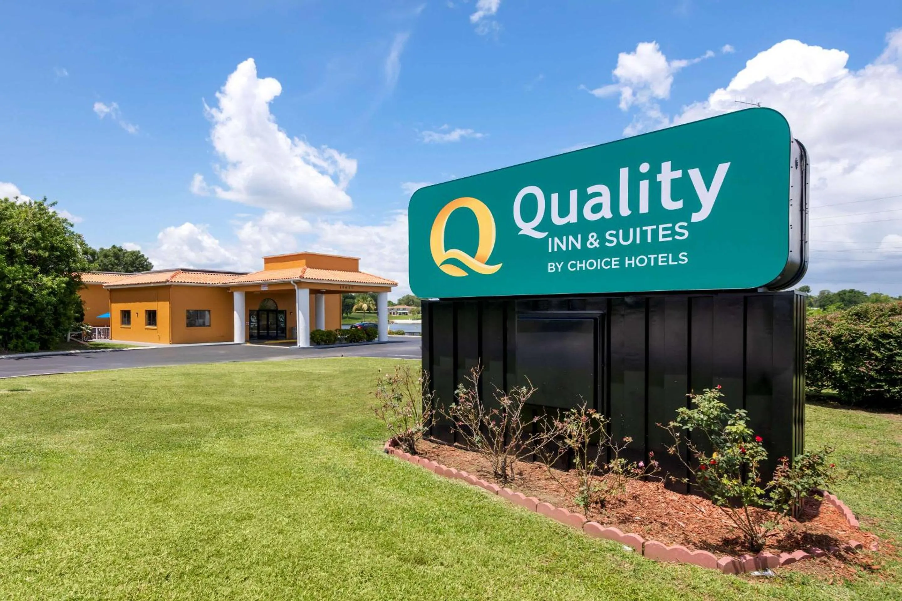 Property building in Quality Inn & Suites Mt Dora North