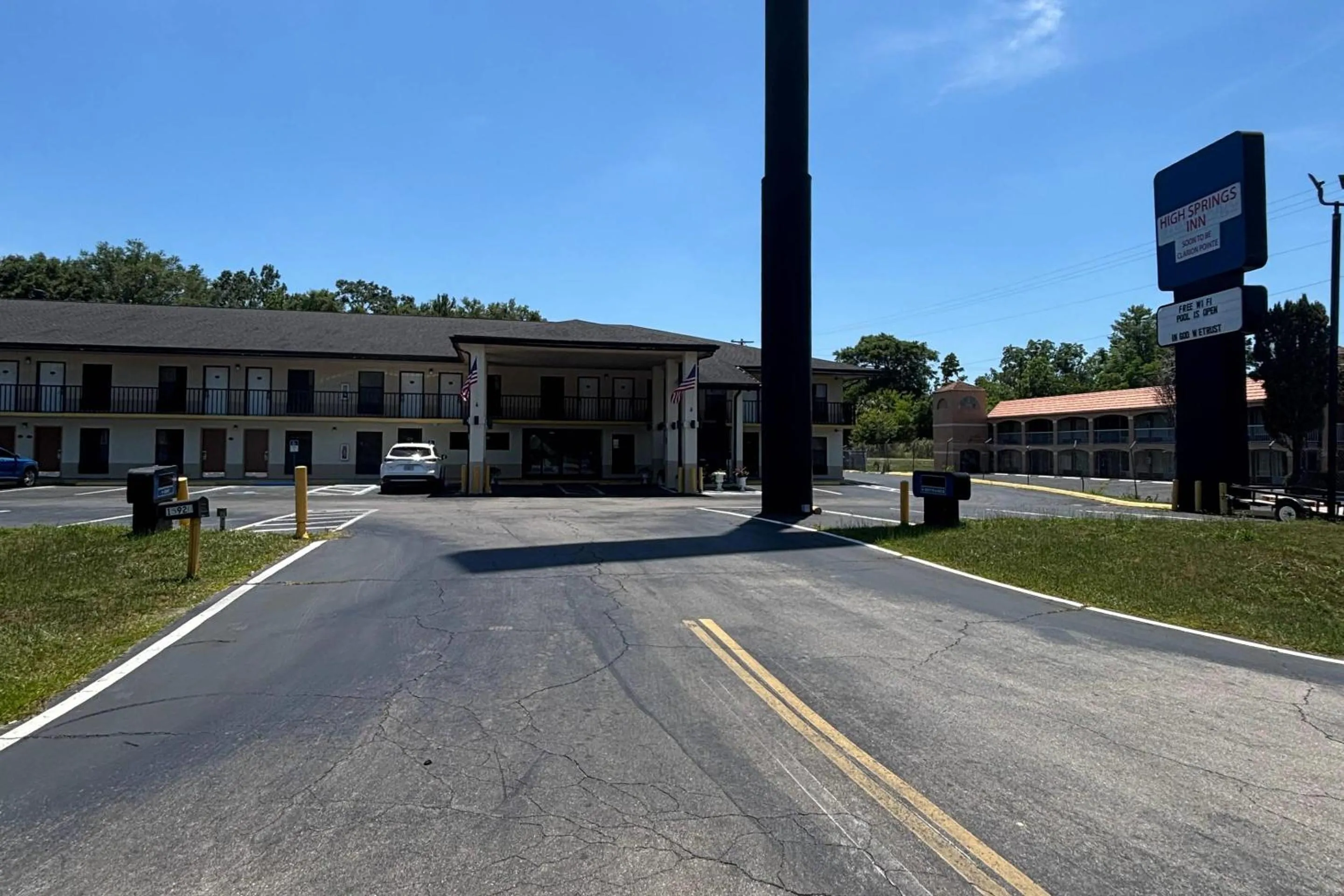 Property building in Alachua Inn