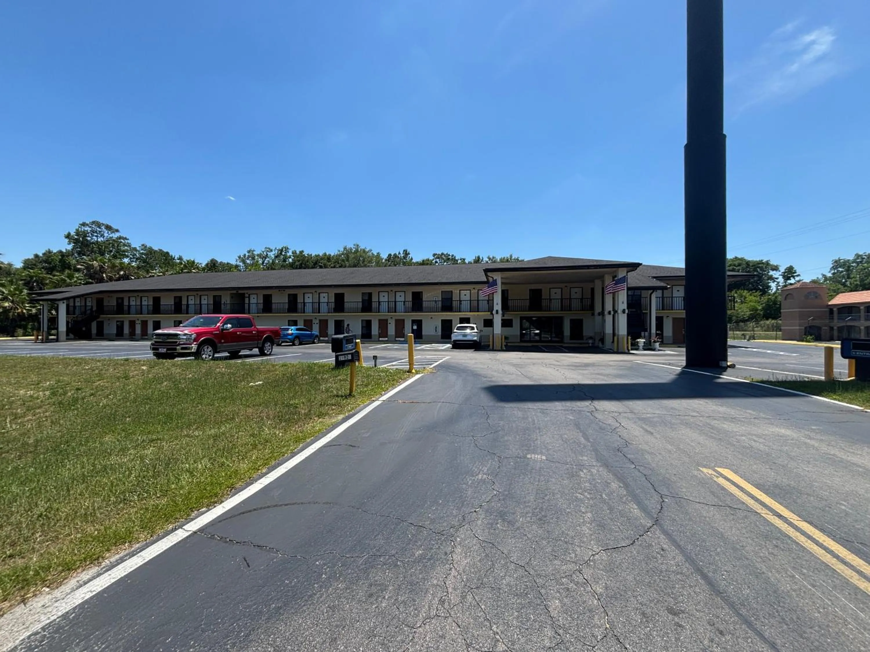 Property building in Alachua Inn