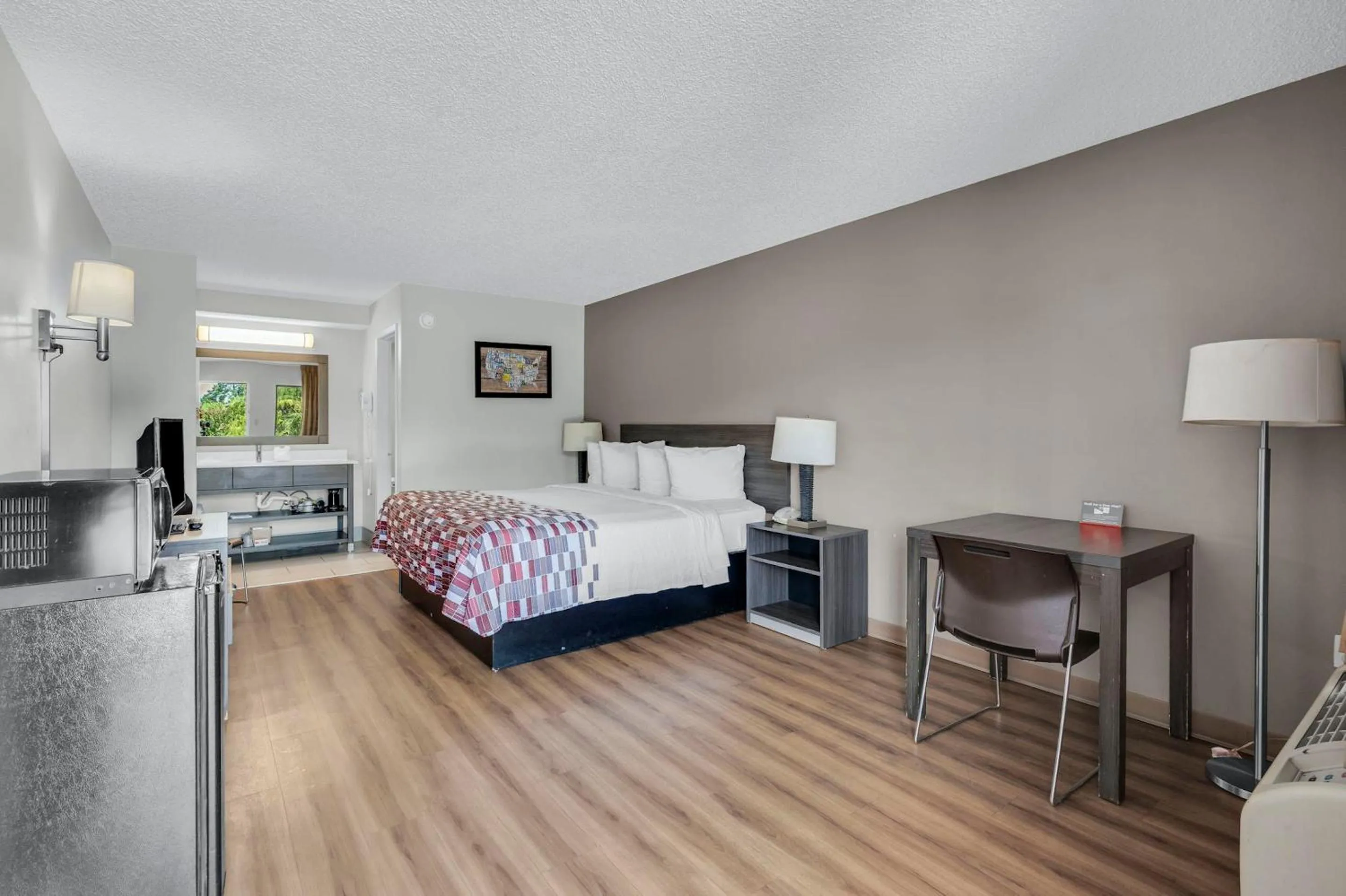 Bedroom, Bed in Red Roof Inn MacClenny