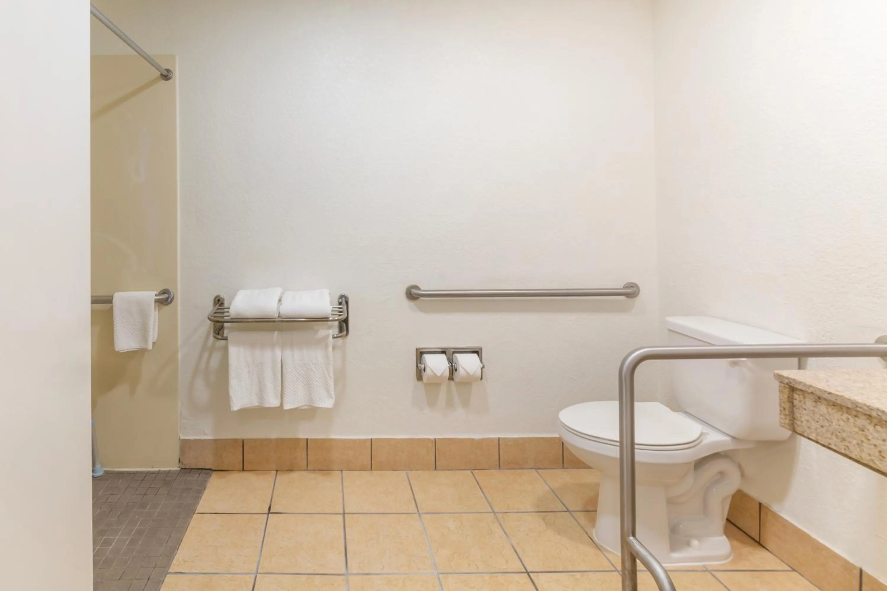 Toilet in Quality Inn Florida City - Gateway to the Keys