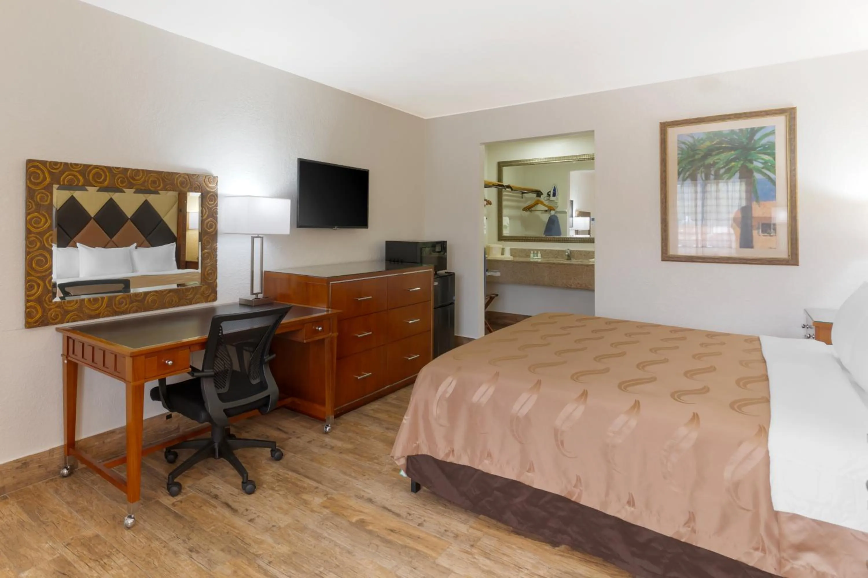 Bed in Quality Inn Florida City - Gateway to the Keys