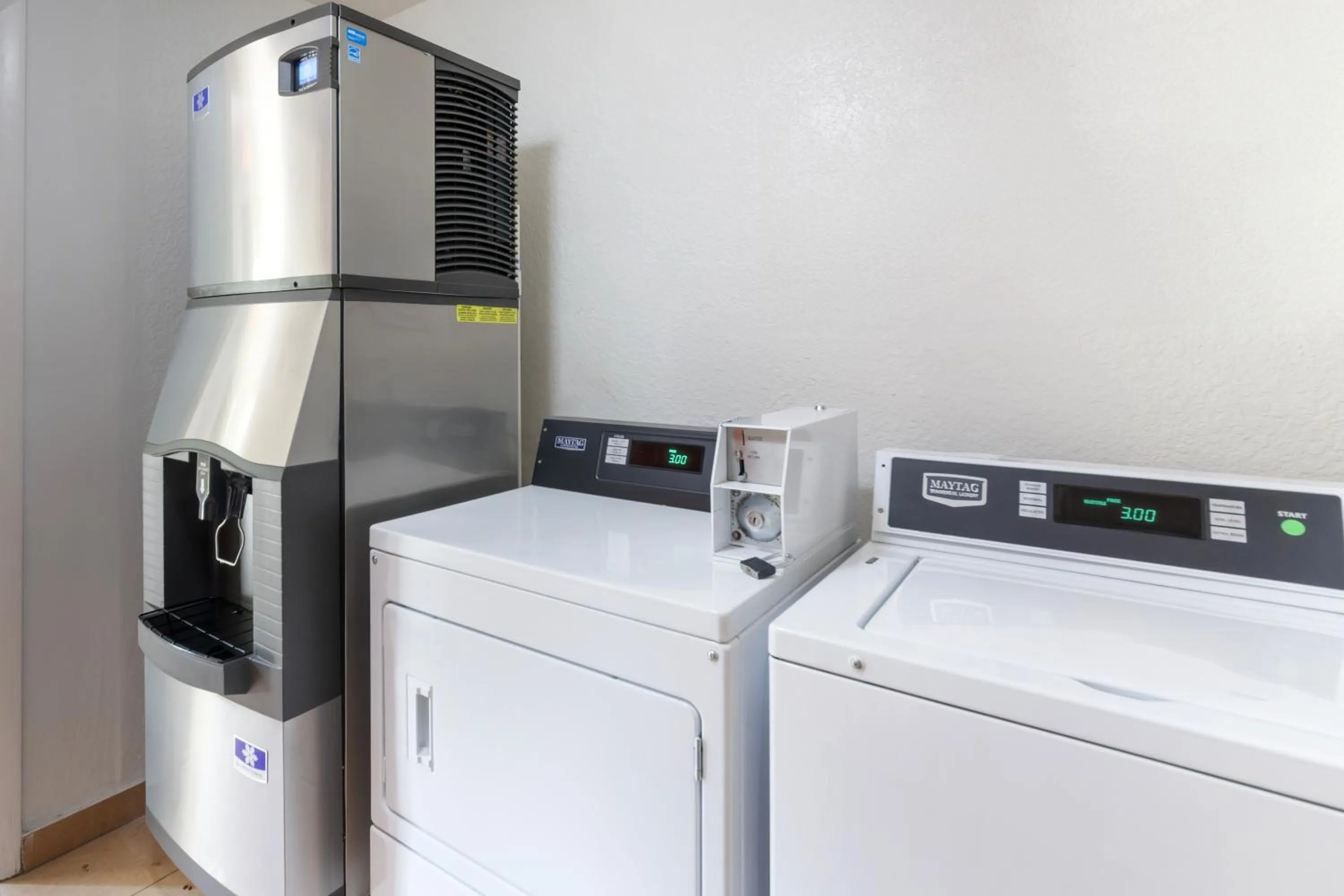 washing machine in Quality Inn Florida City - Gateway to the Keys