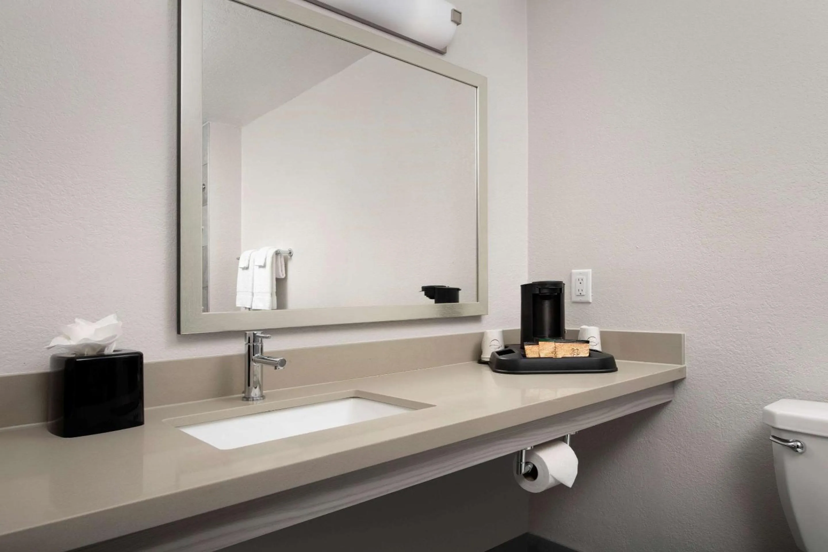 Bedroom in Quality Inn Atlantic Beach-Mayo Clinic Jax Area