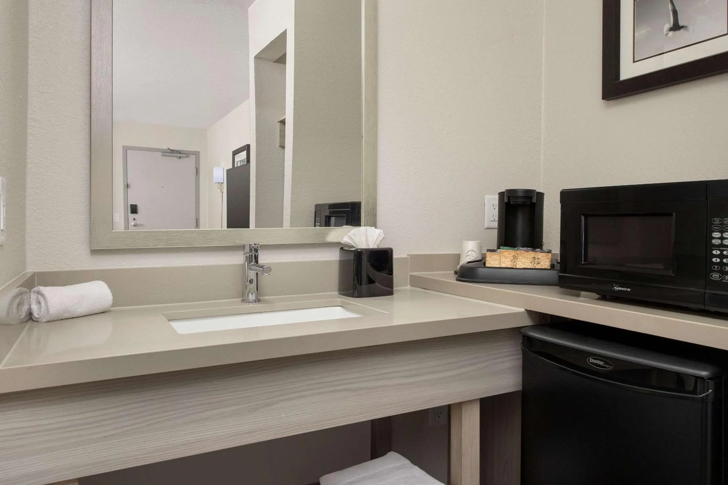 Bedroom in Quality Inn Atlantic Beach-Mayo Clinic Jax Area