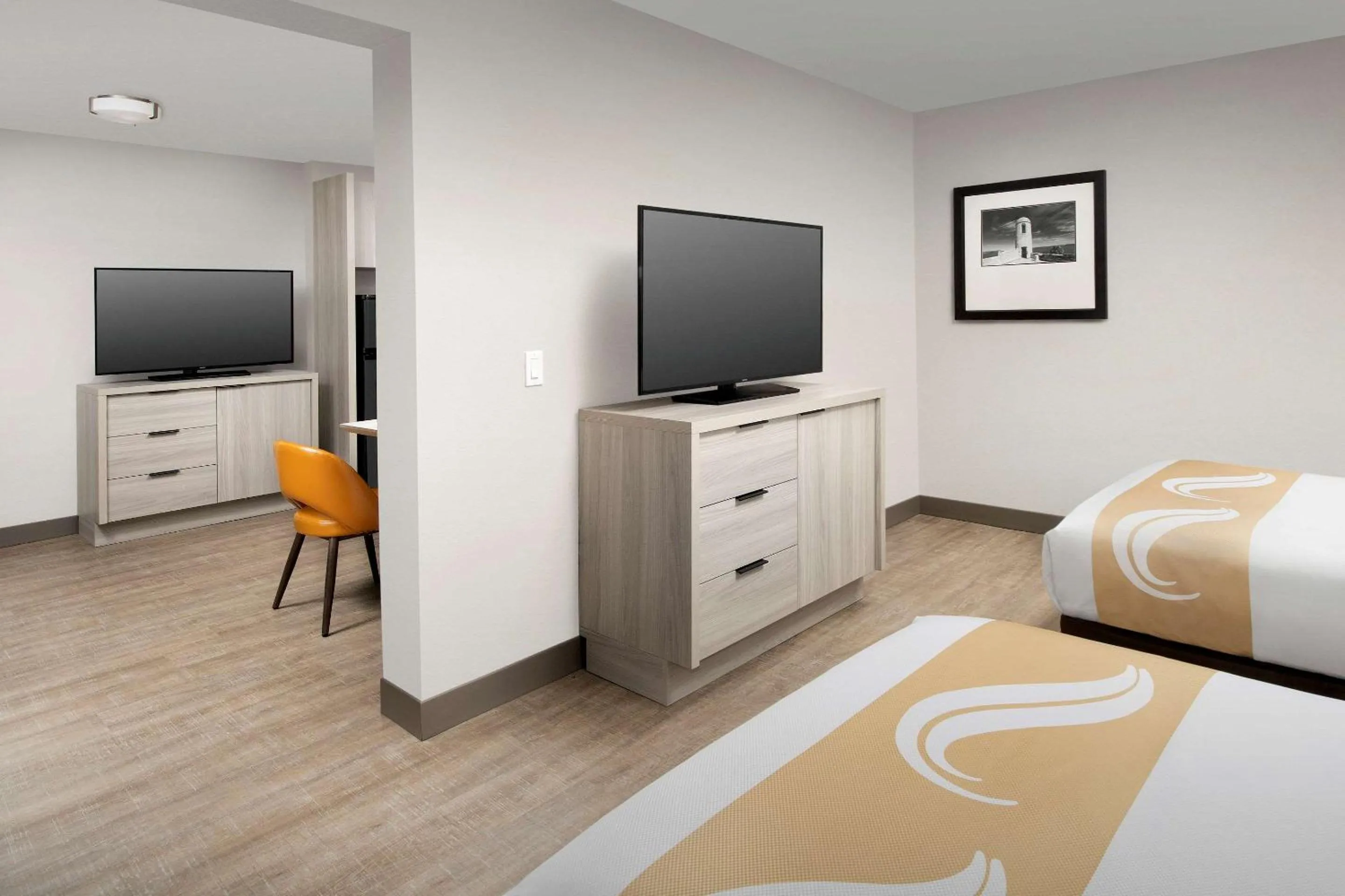 Photo of the whole room, Bed in Quality Inn Atlantic Beach-Mayo Clinic Jax Area