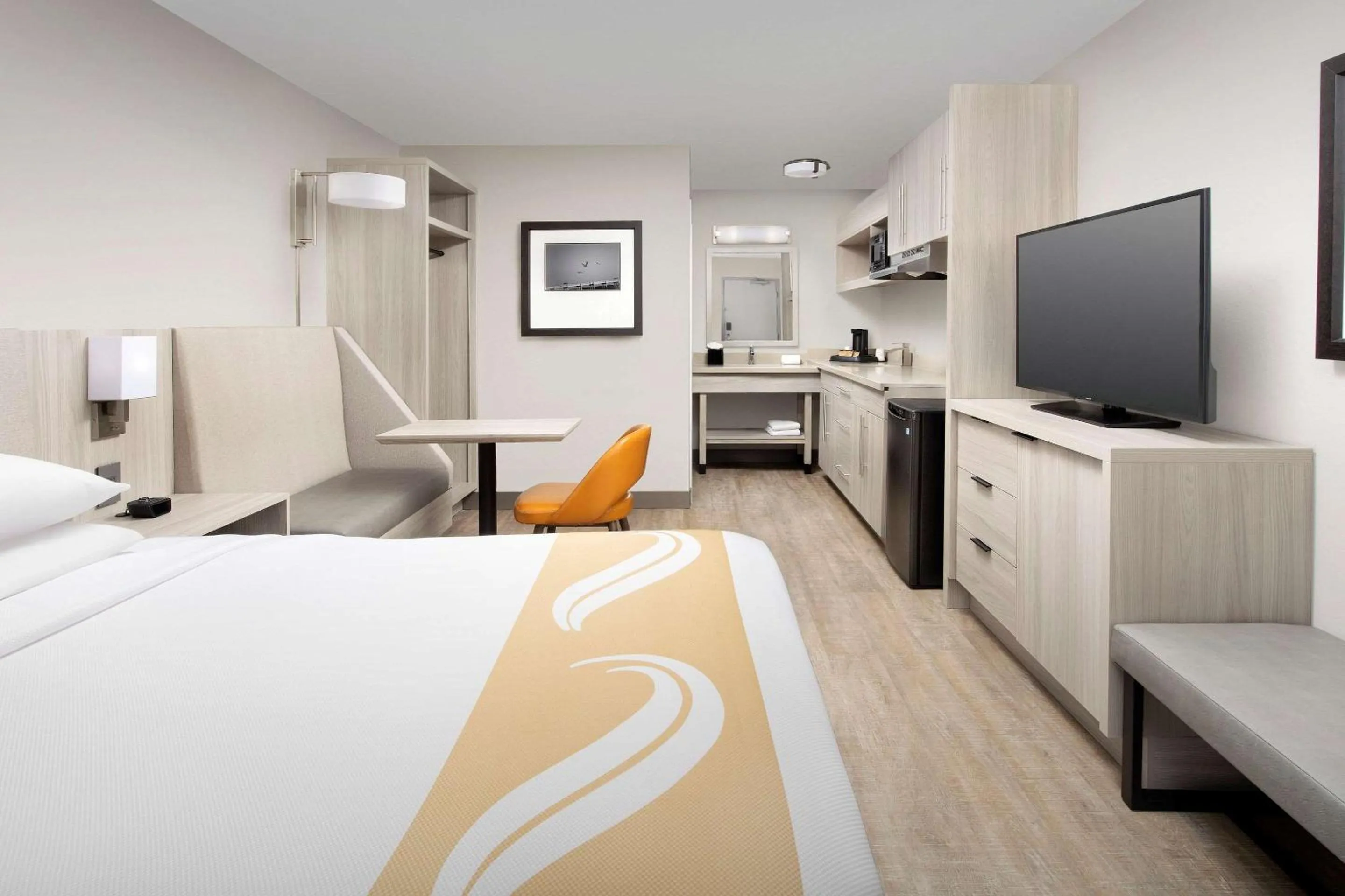 Photo of the whole room, Bed in Quality Inn Atlantic Beach-Mayo Clinic Jax Area