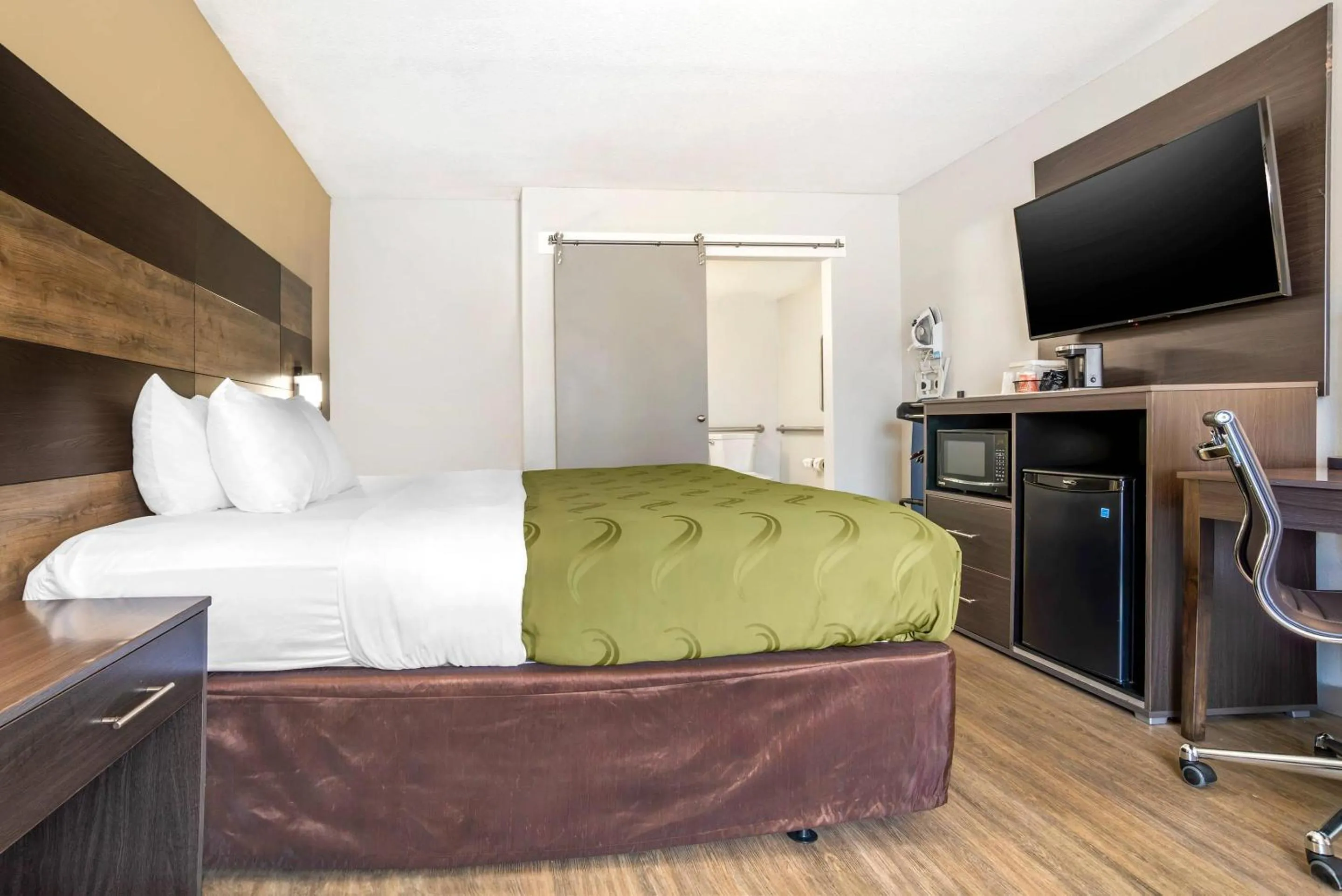 Bedroom, Bed in Quality Inn Panama City North