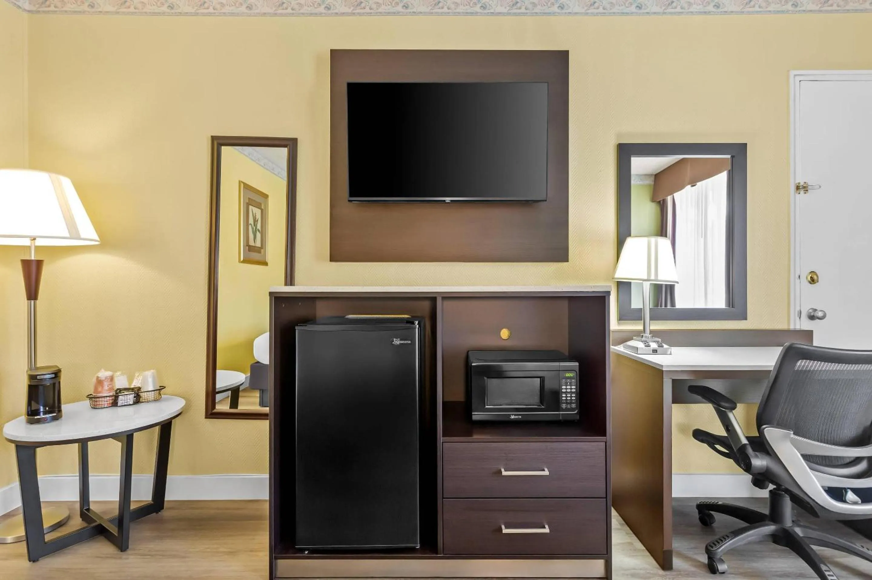 Bedroom in Quality Inn Tampa Airport - Cruise Port