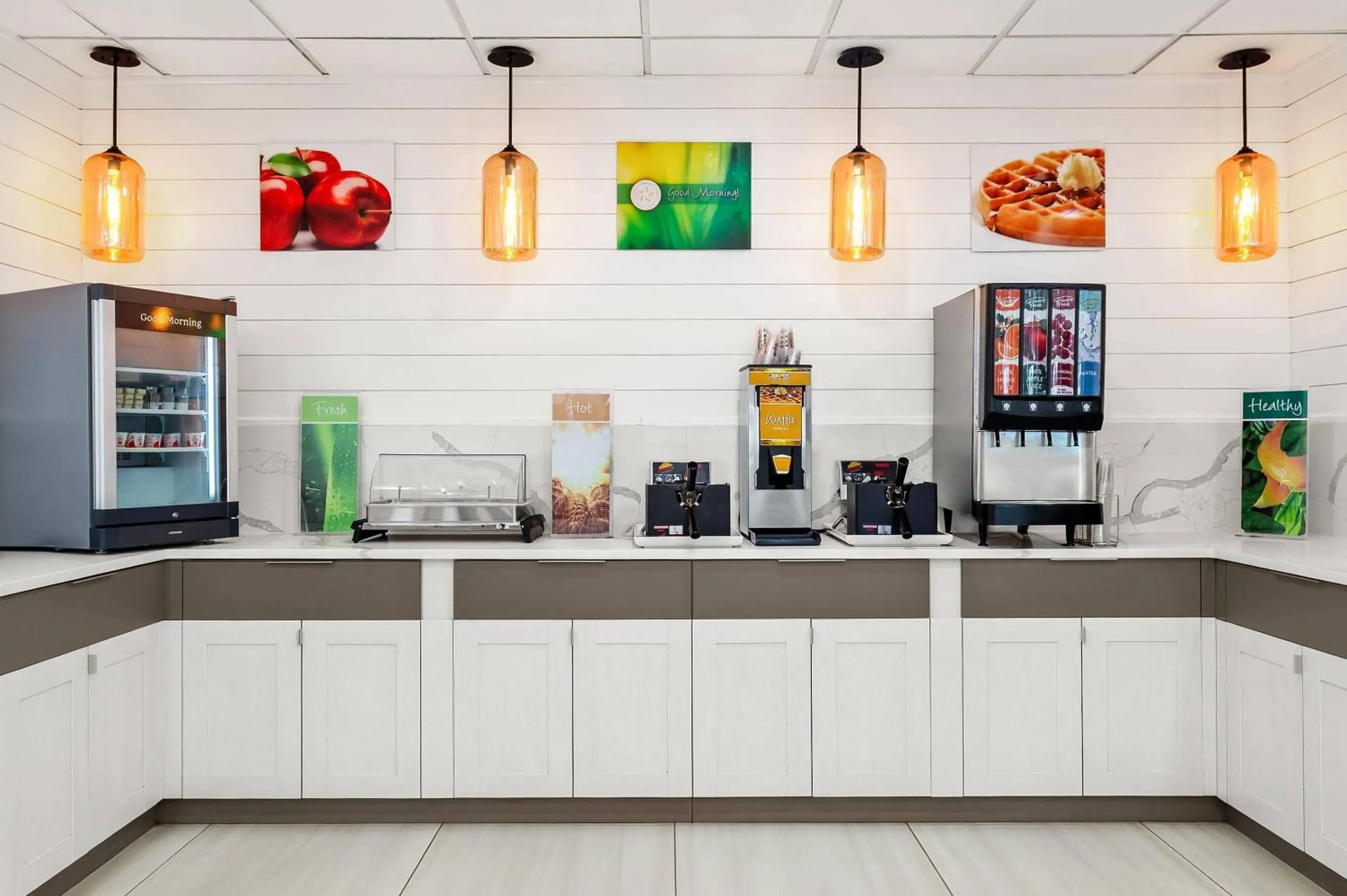 Breakfast in Quality Inn Tampa Airport - Cruise Port