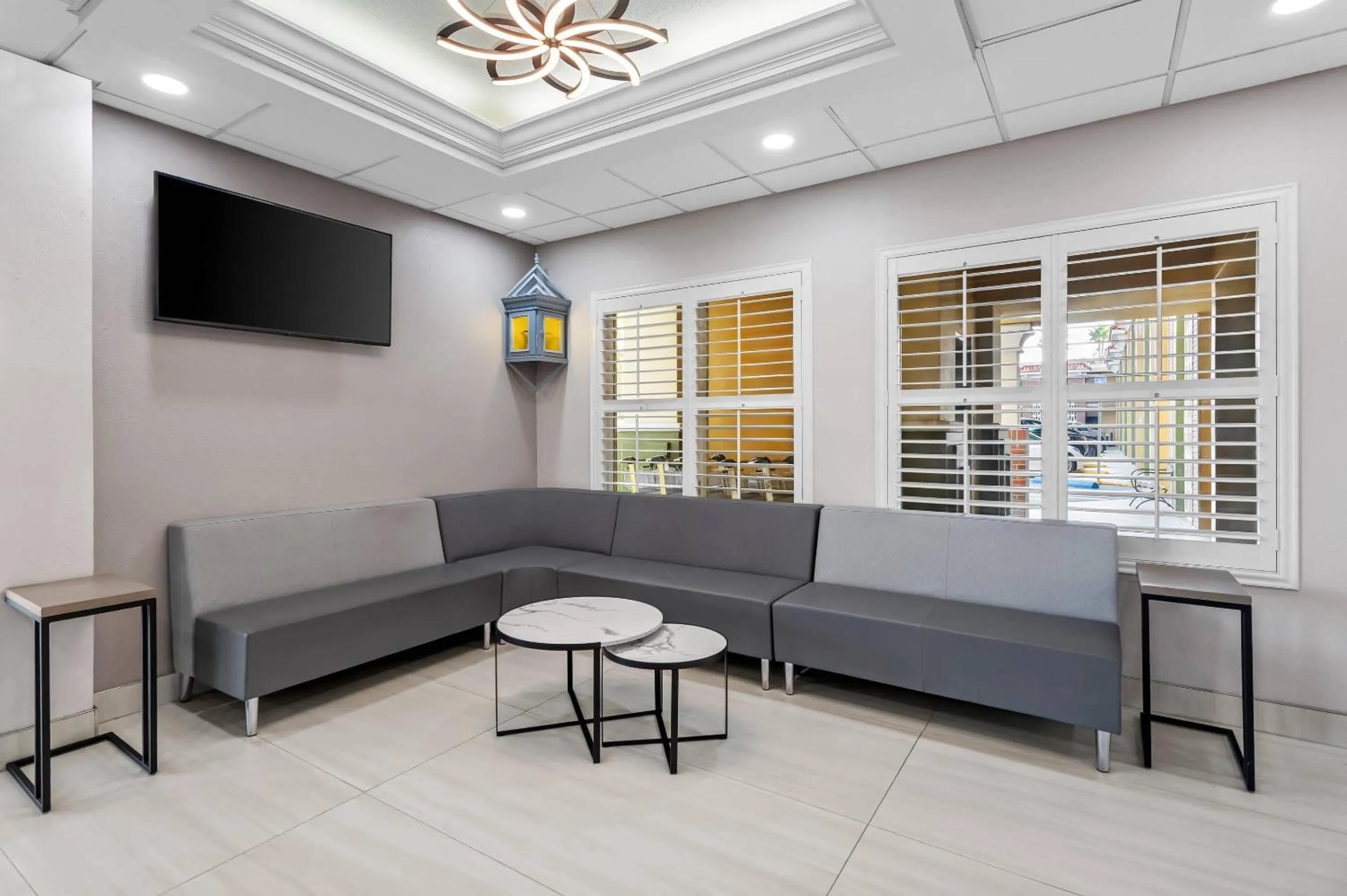 Lobby or reception in Quality Inn Tampa Airport - Cruise Port