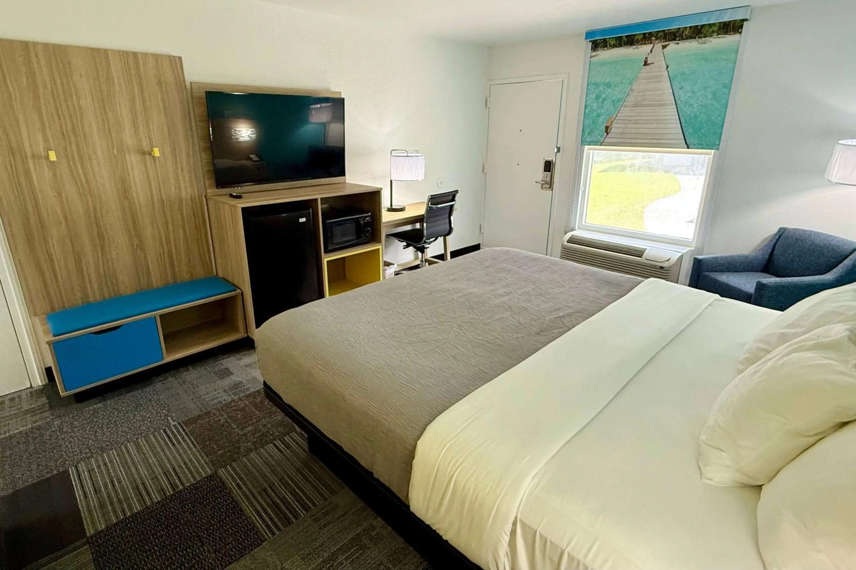 Photo of the whole room, Bed in Days Inn by Wyndham Eglin AFB