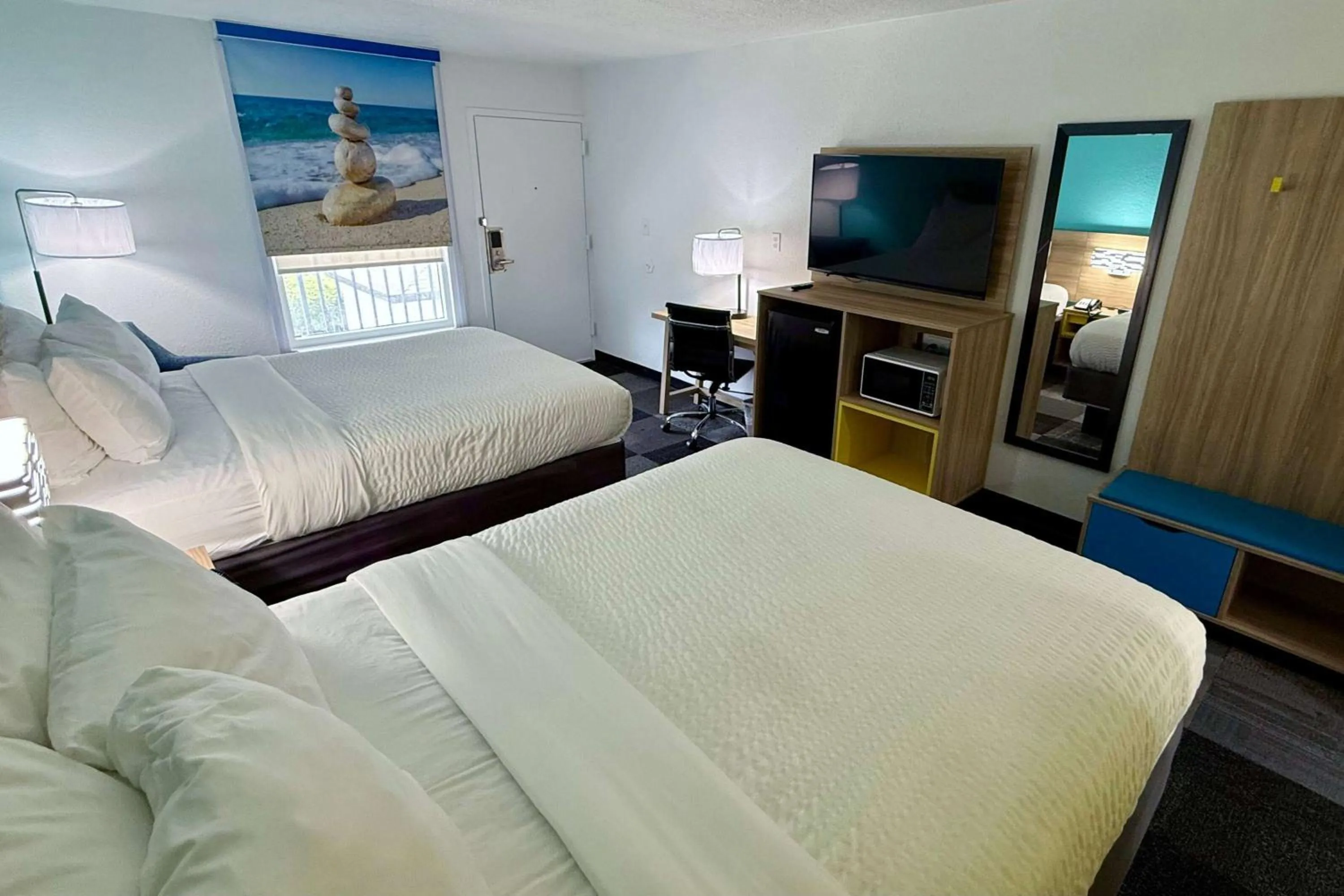 Photo of the whole room, Bed in Days Inn by Wyndham Eglin AFB