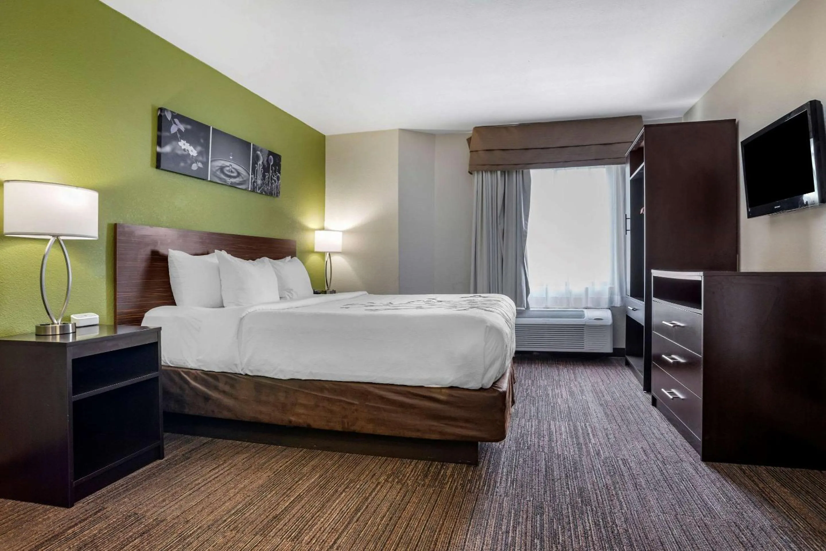 Photo of the whole room in Sleep Inn Destin near Miramar Beach