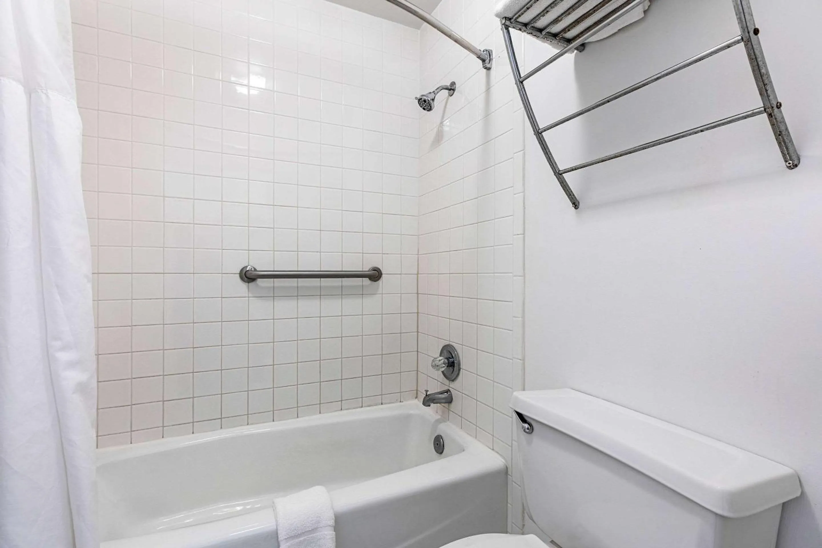 Bedroom in Econo Lodge Vero Beach - Downtown