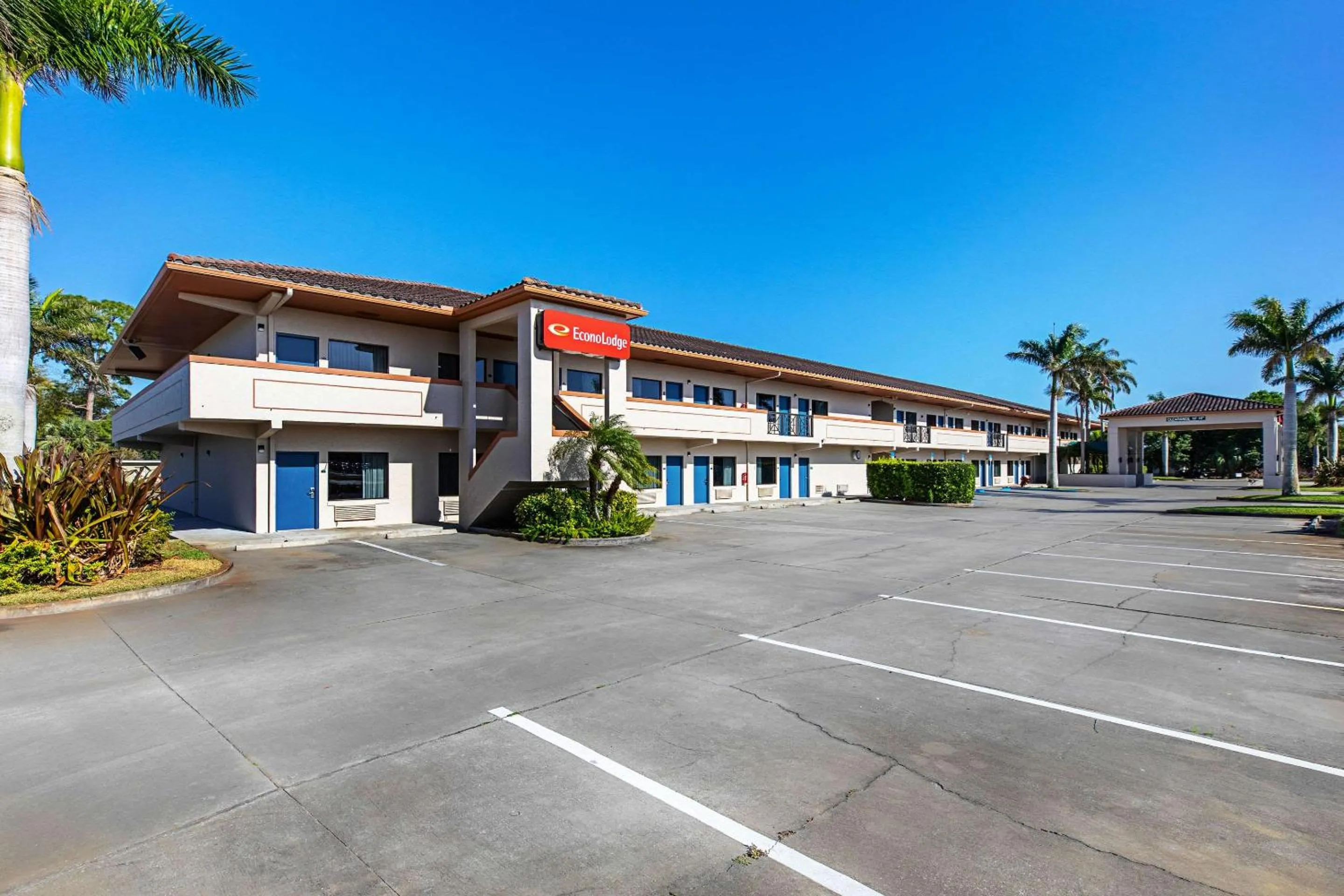 Property building in Econo Lodge Vero Beach - Downtown