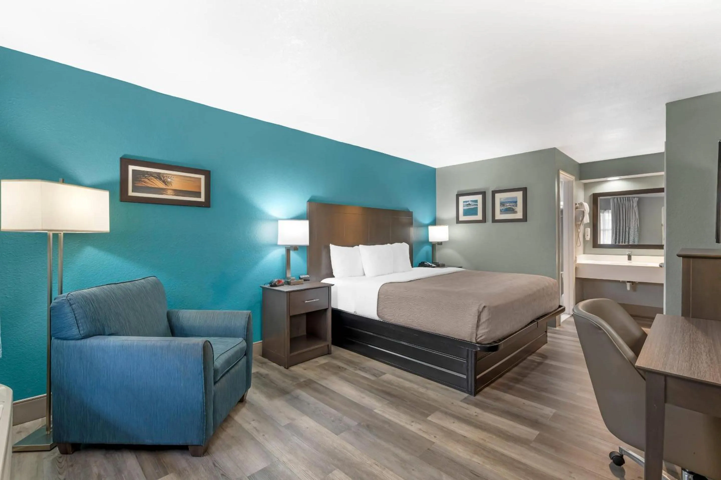 Bedroom, Bed in Quality Inn Bradenton North I-75