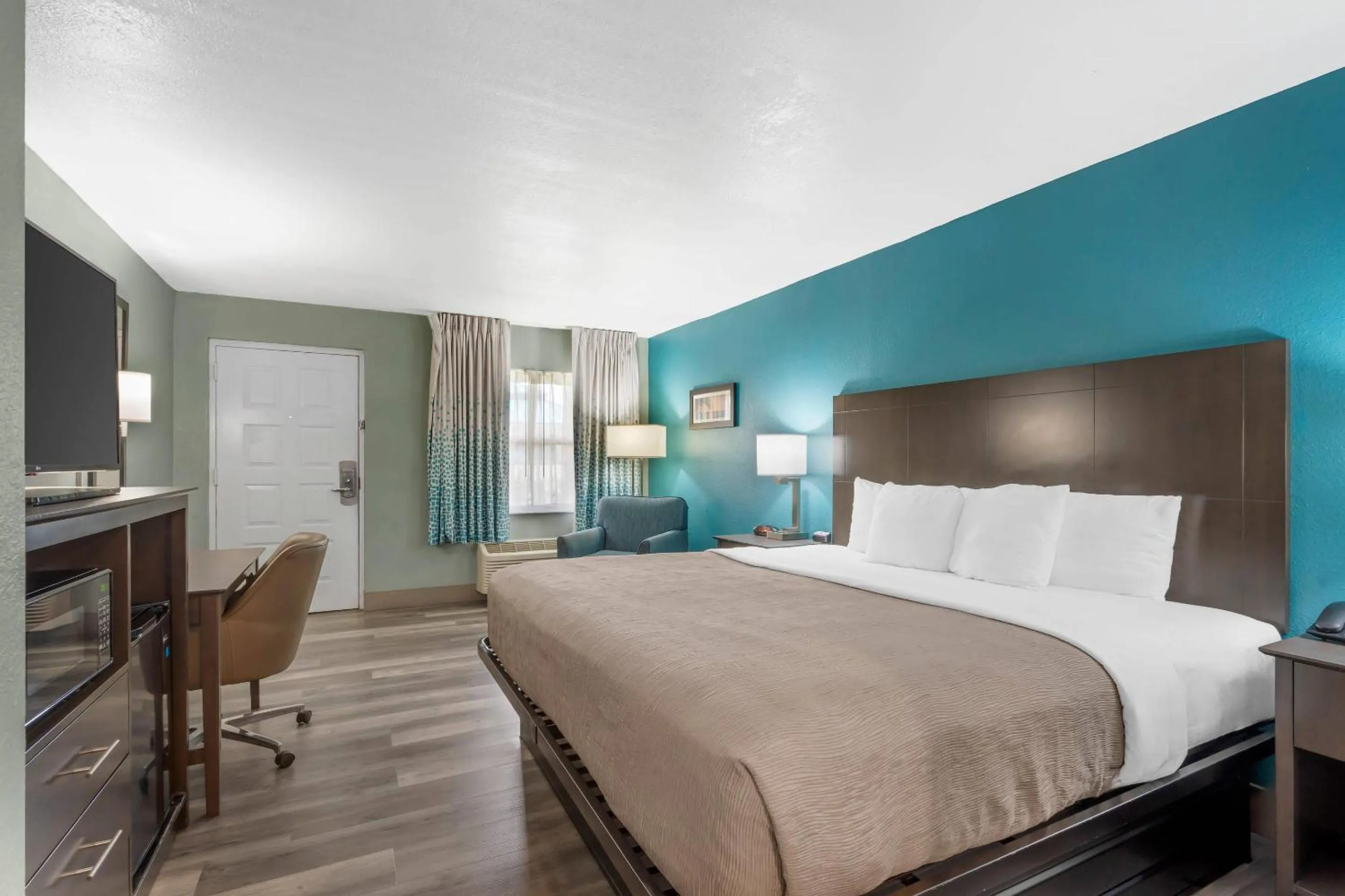 Bedroom, Bed in Quality Inn Bradenton North I-75