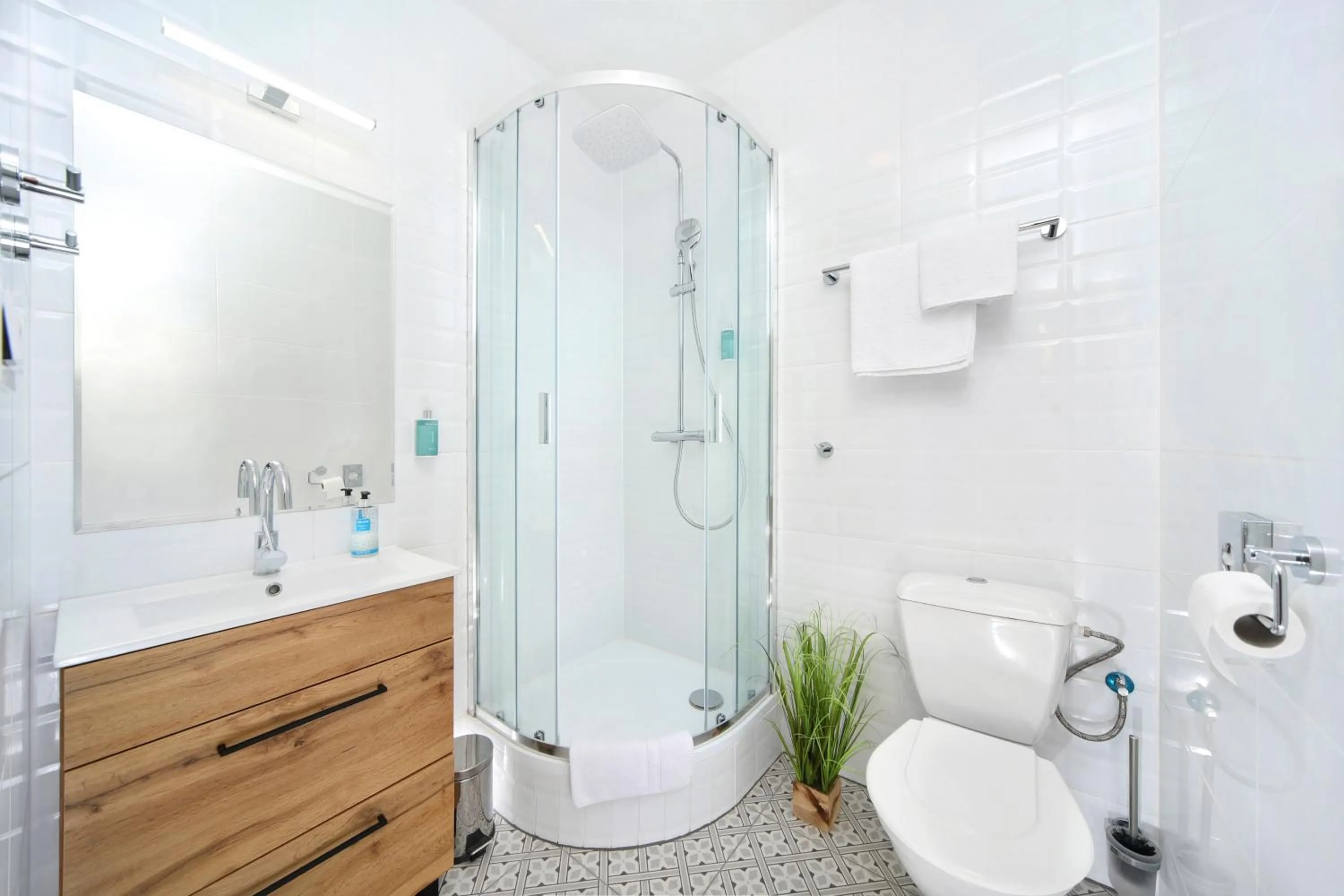 Shower in Hotel Lenka