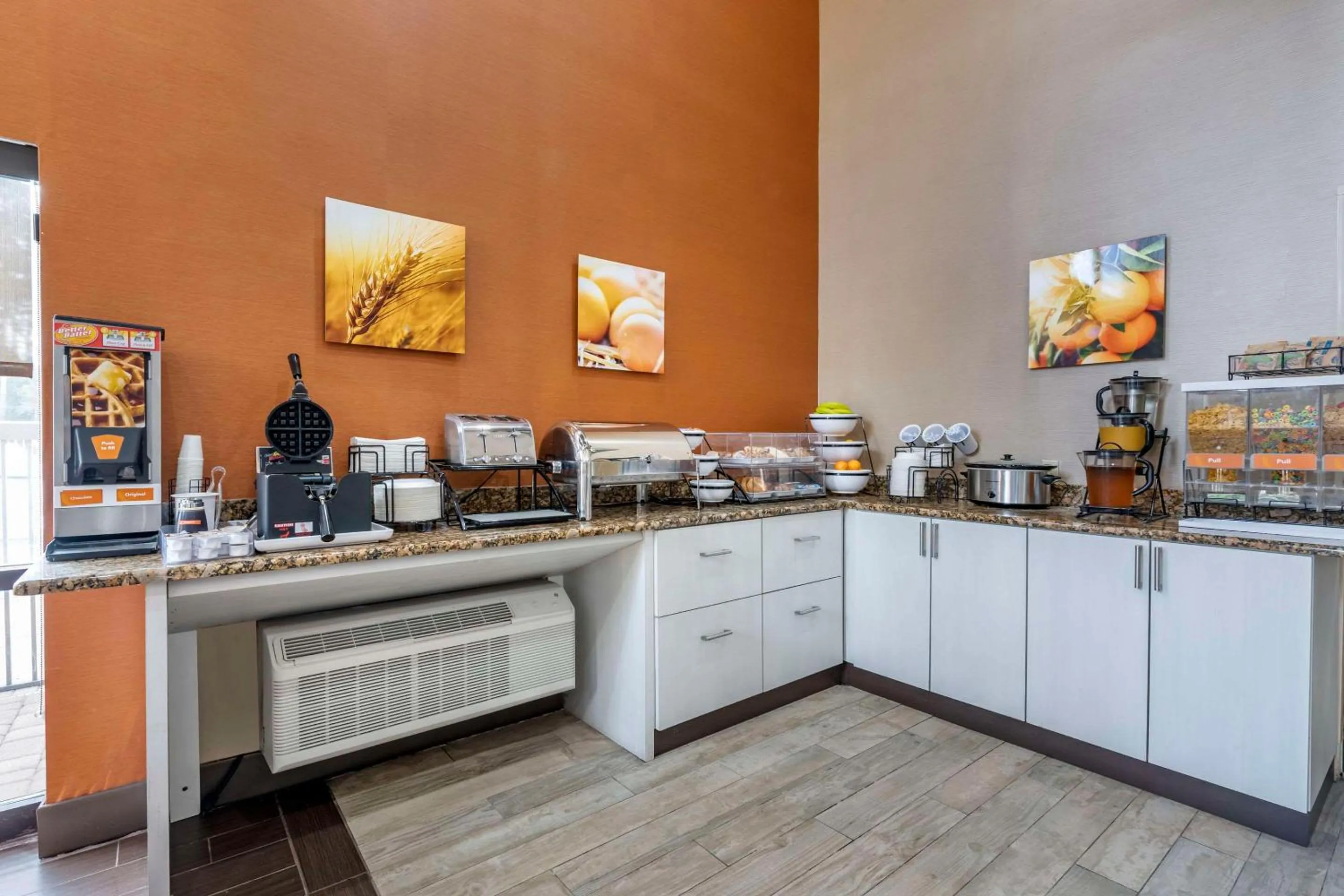 Breakfast in Comfort Inn Yulee - Fernandina Beach