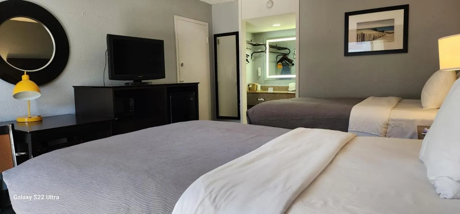 Bed in Quality Inn & Suites Gulf Breeze Bayside near Pensacola Beach