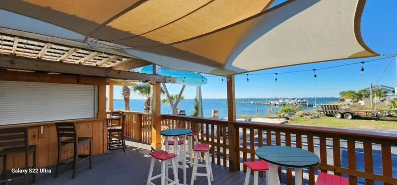 Restaurant/places to eat in Quality Inn & Suites Gulf Breeze Bayside near Pensacola Beach