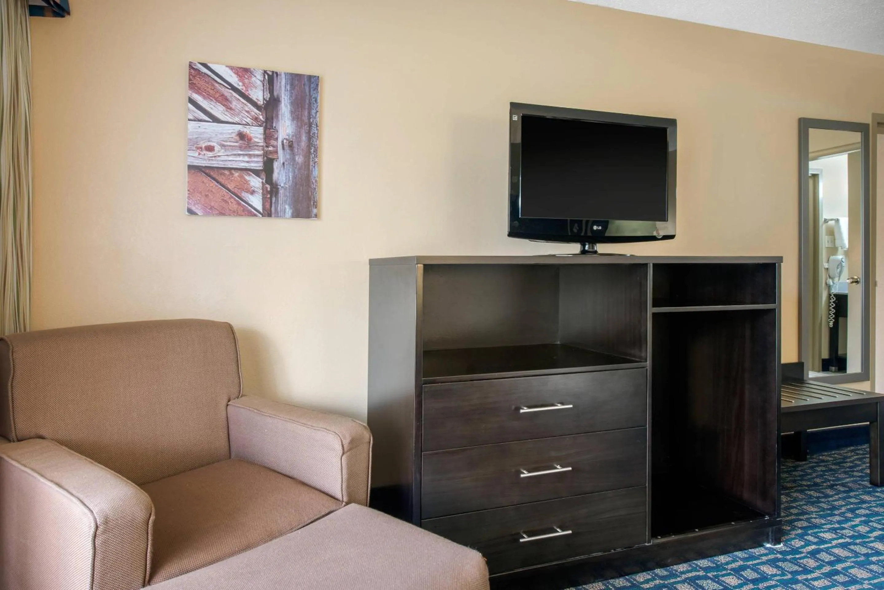 Bedroom in Quality Inn & Suites Brooksville I-75-Dade City