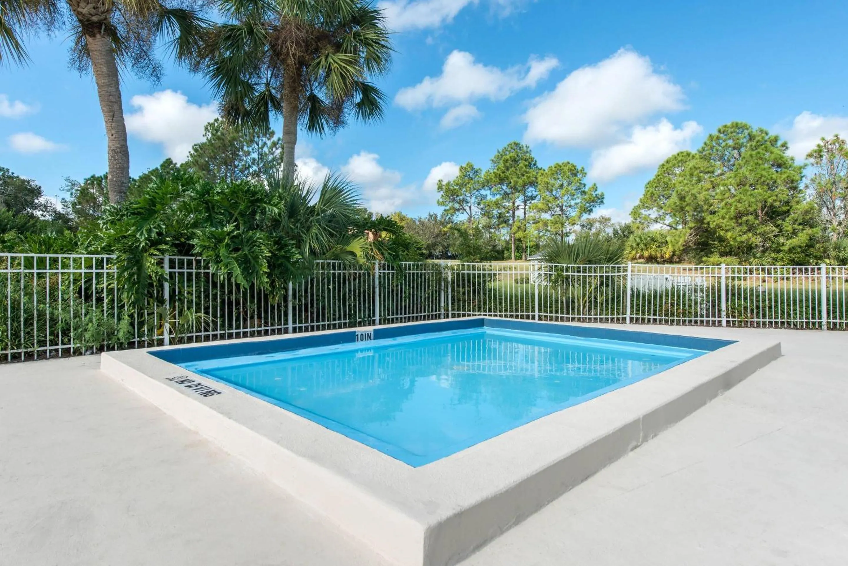 Swimming pool in Quality Inn & Suites Brooksville I-75-Dade City