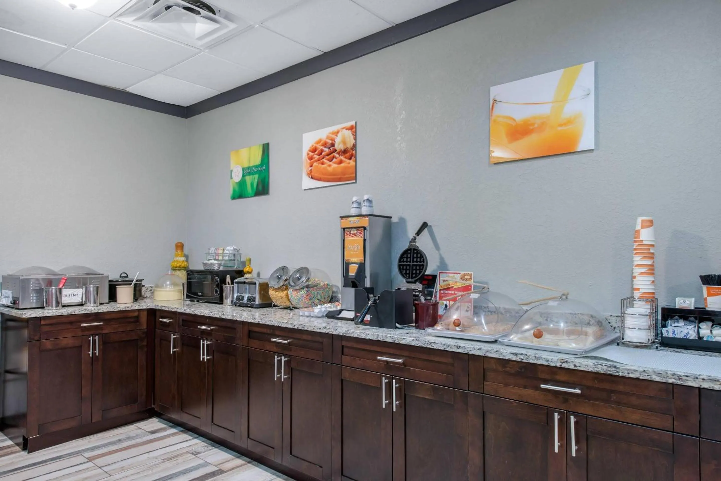 Breakfast in Quality Inn & Suites Brooksville I-75-Dade City