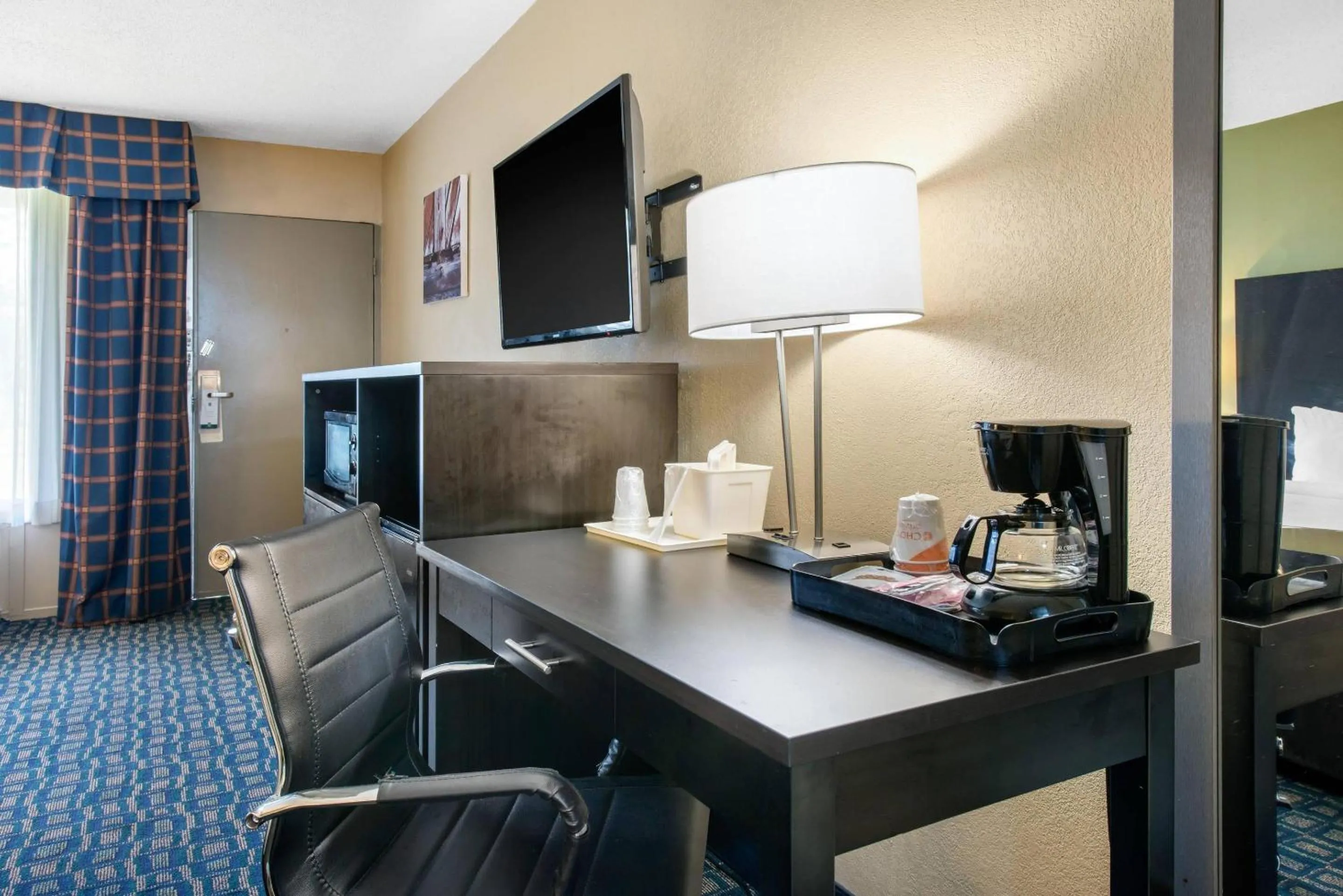 Bedroom in Quality Inn & Suites Brooksville I-75-Dade City