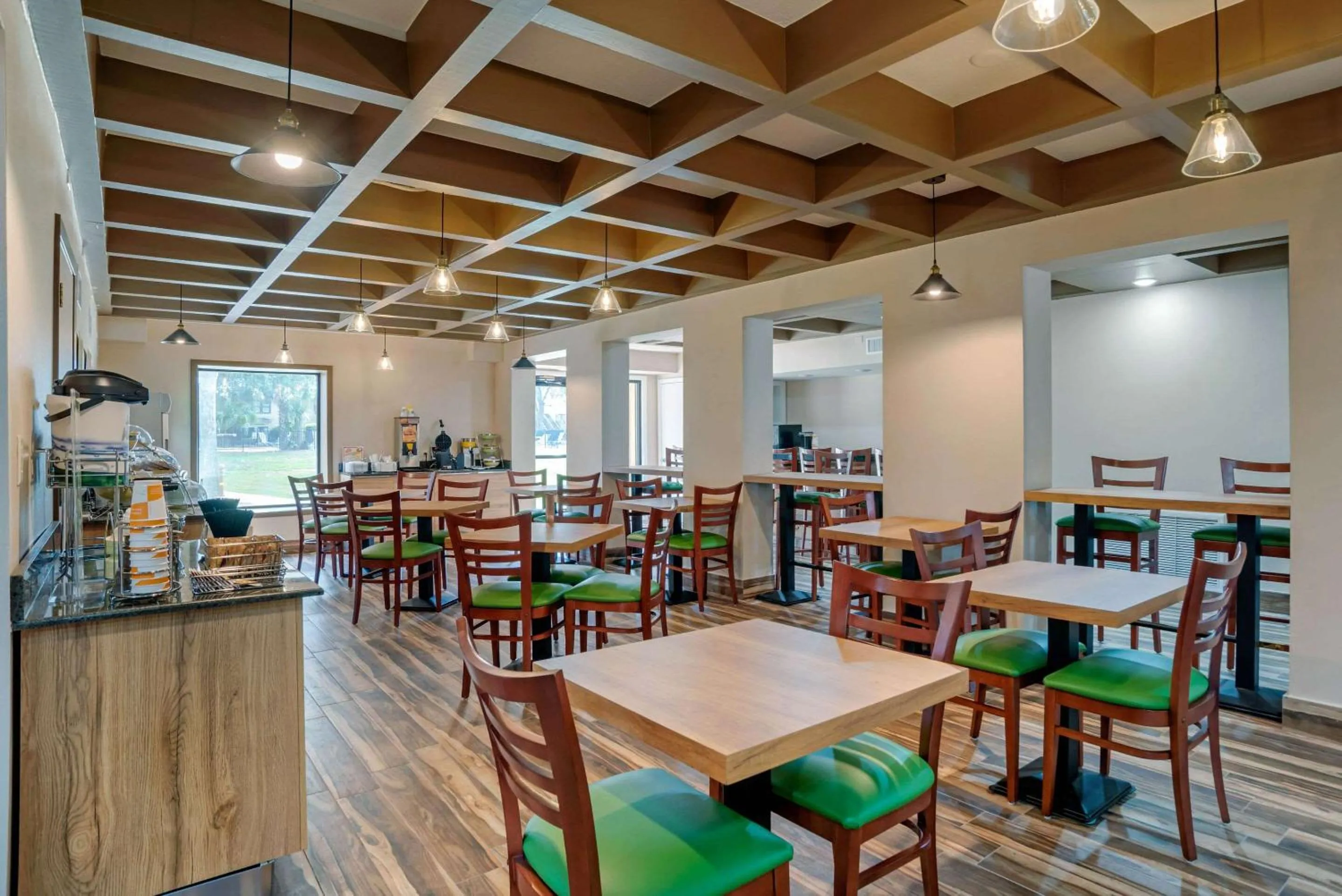 Breakfast in Quality Inn Fort Walton Beach - Destin West