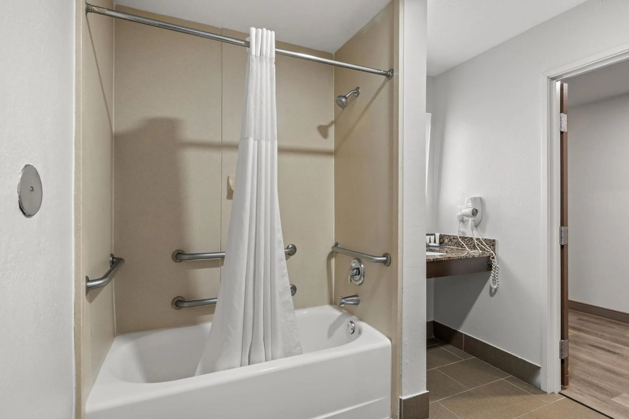 Bath in Sleep Inn & Suites Lakeland I-4