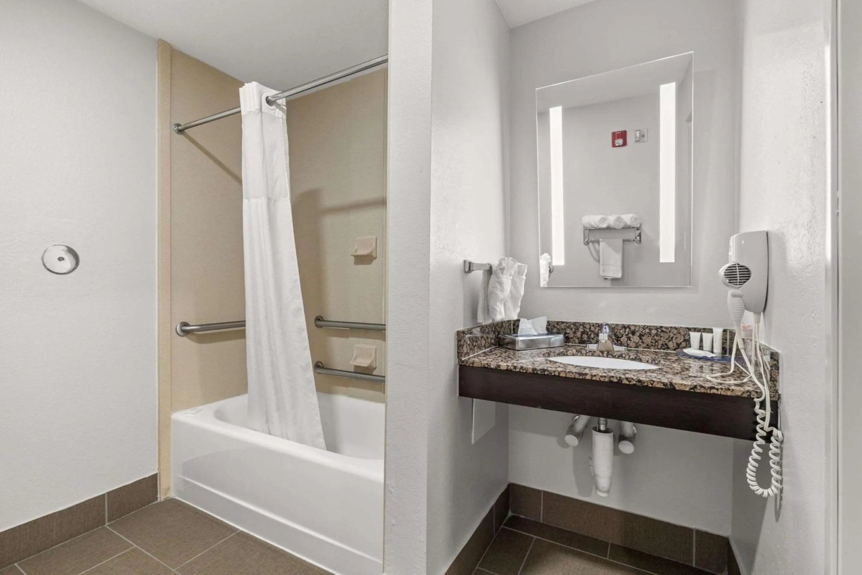 Bedroom in Sleep Inn & Suites Lakeland I-4