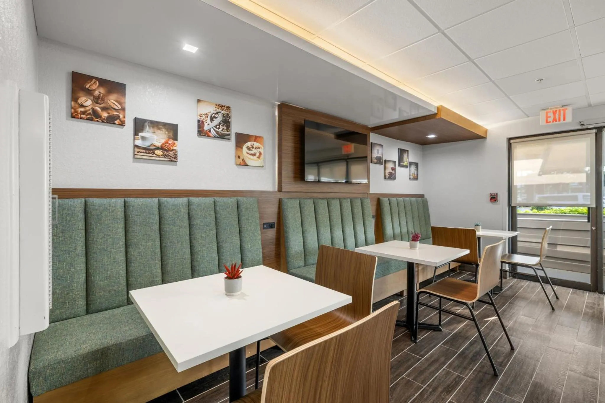 Seating area in Sleep Inn & Suites Lakeland I-4