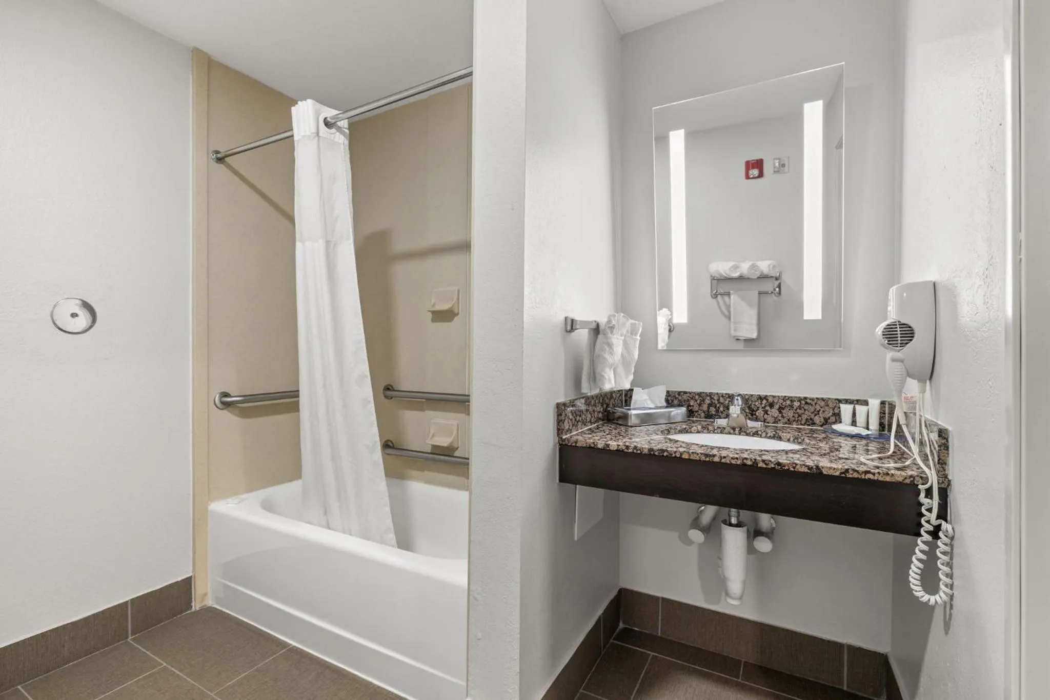 Bath in Sleep Inn & Suites Lakeland I-4