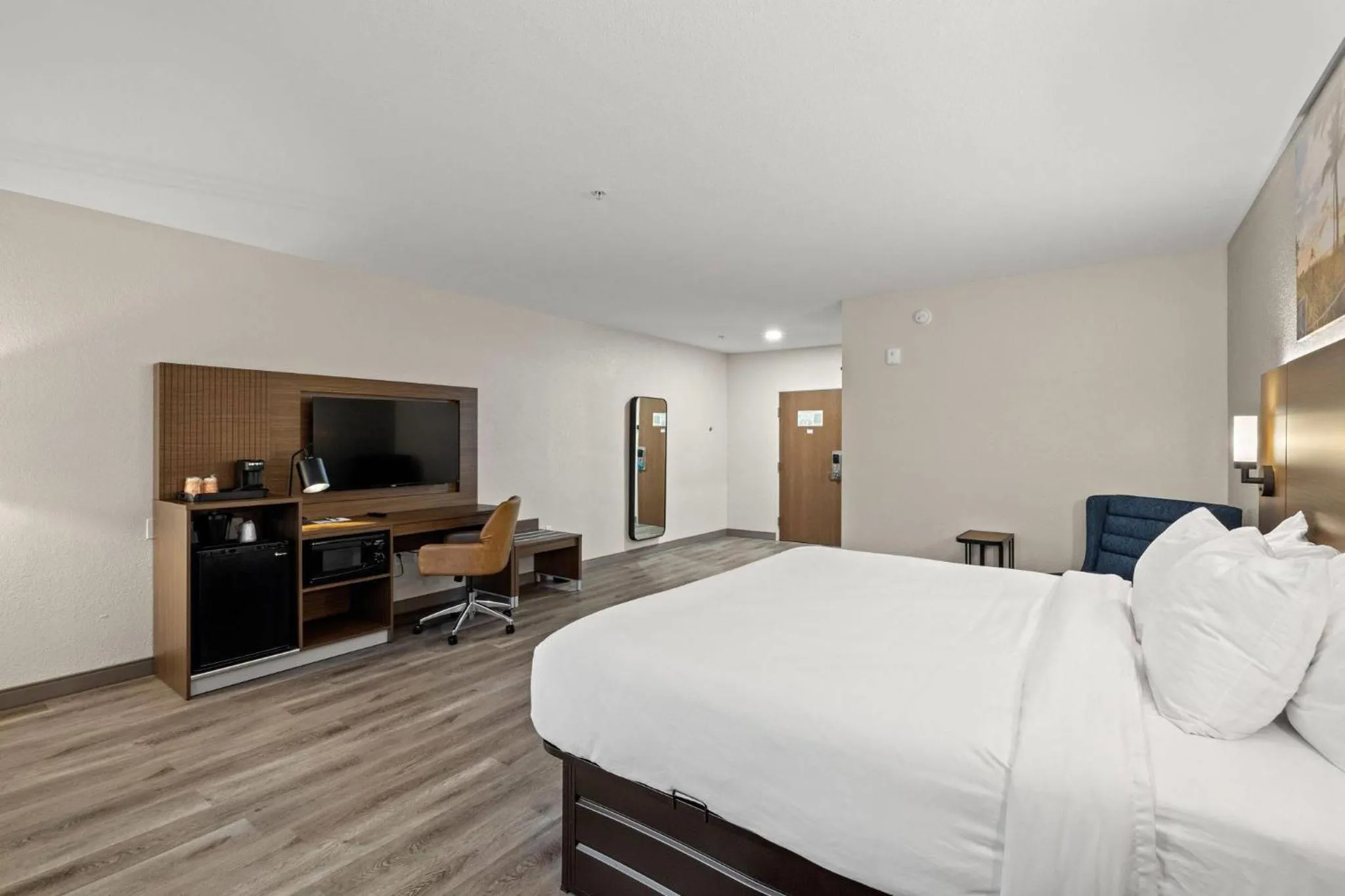 Bedroom, Bed in Clarion Pointe Lakeland I-4