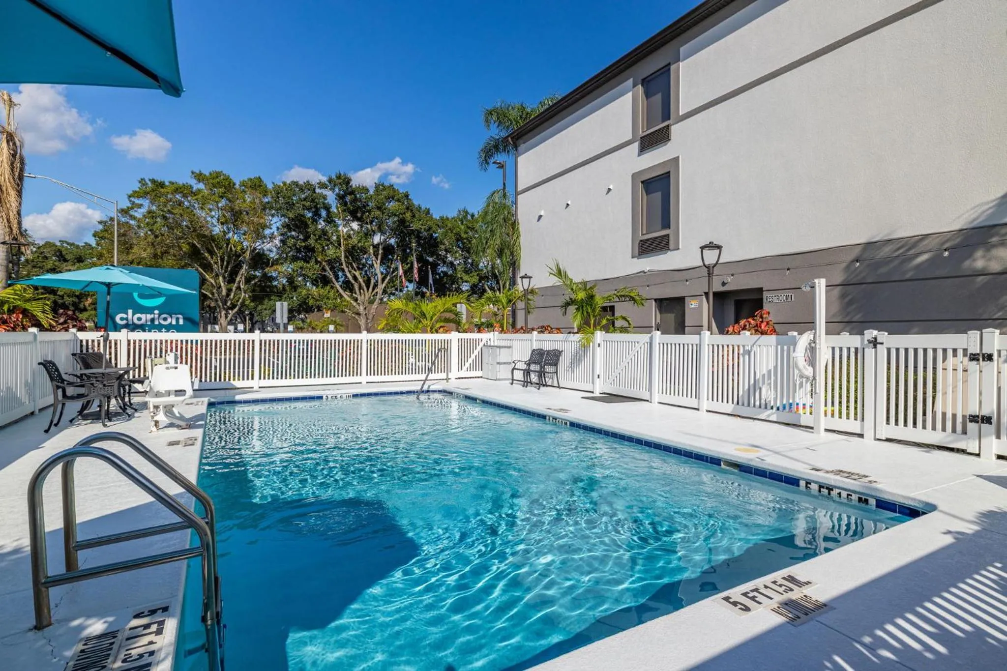 Swimming pool in Sleep Inn & Suites Lakeland I-4