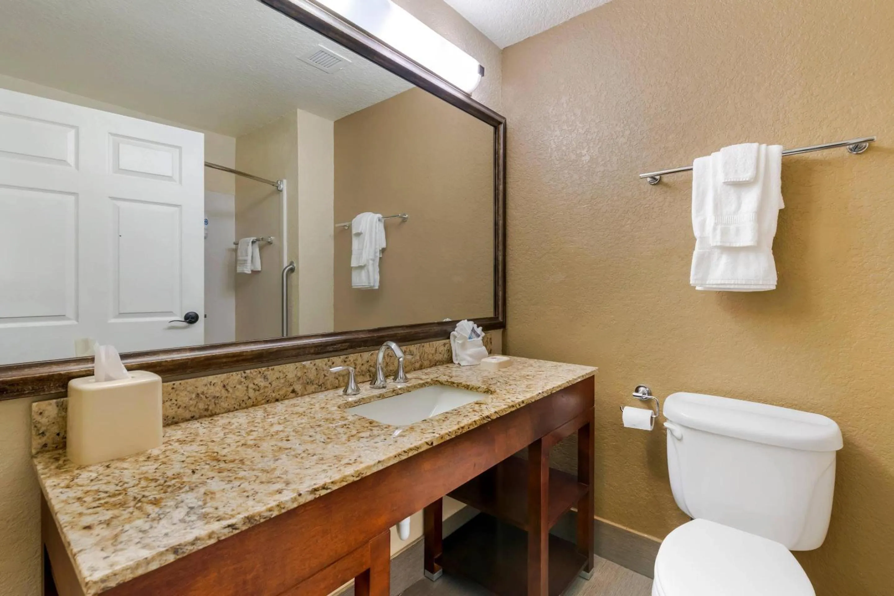 Bedroom in Comfort Suites Lady Lake - The Villages