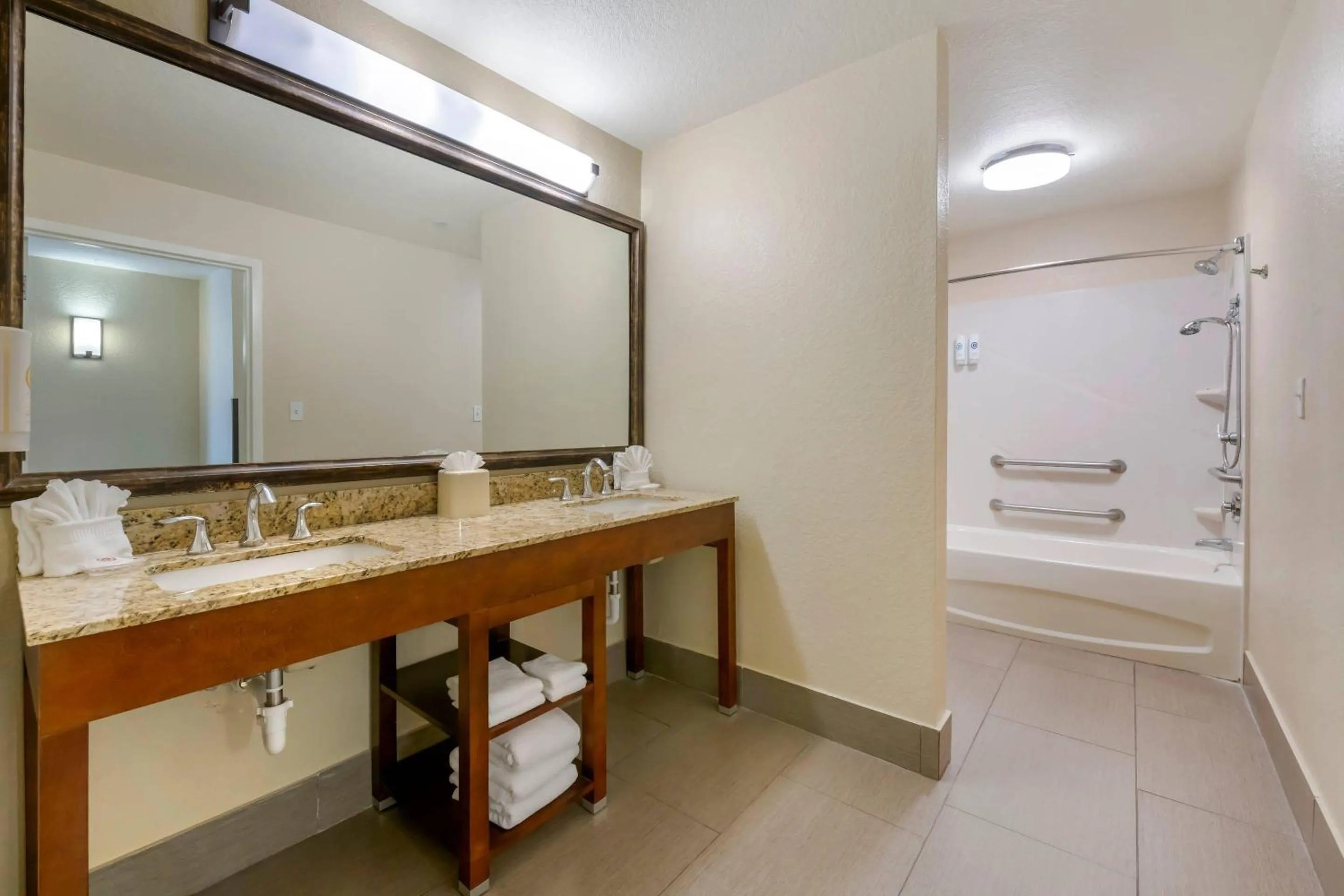 Bedroom in Comfort Suites Lady Lake - The Villages